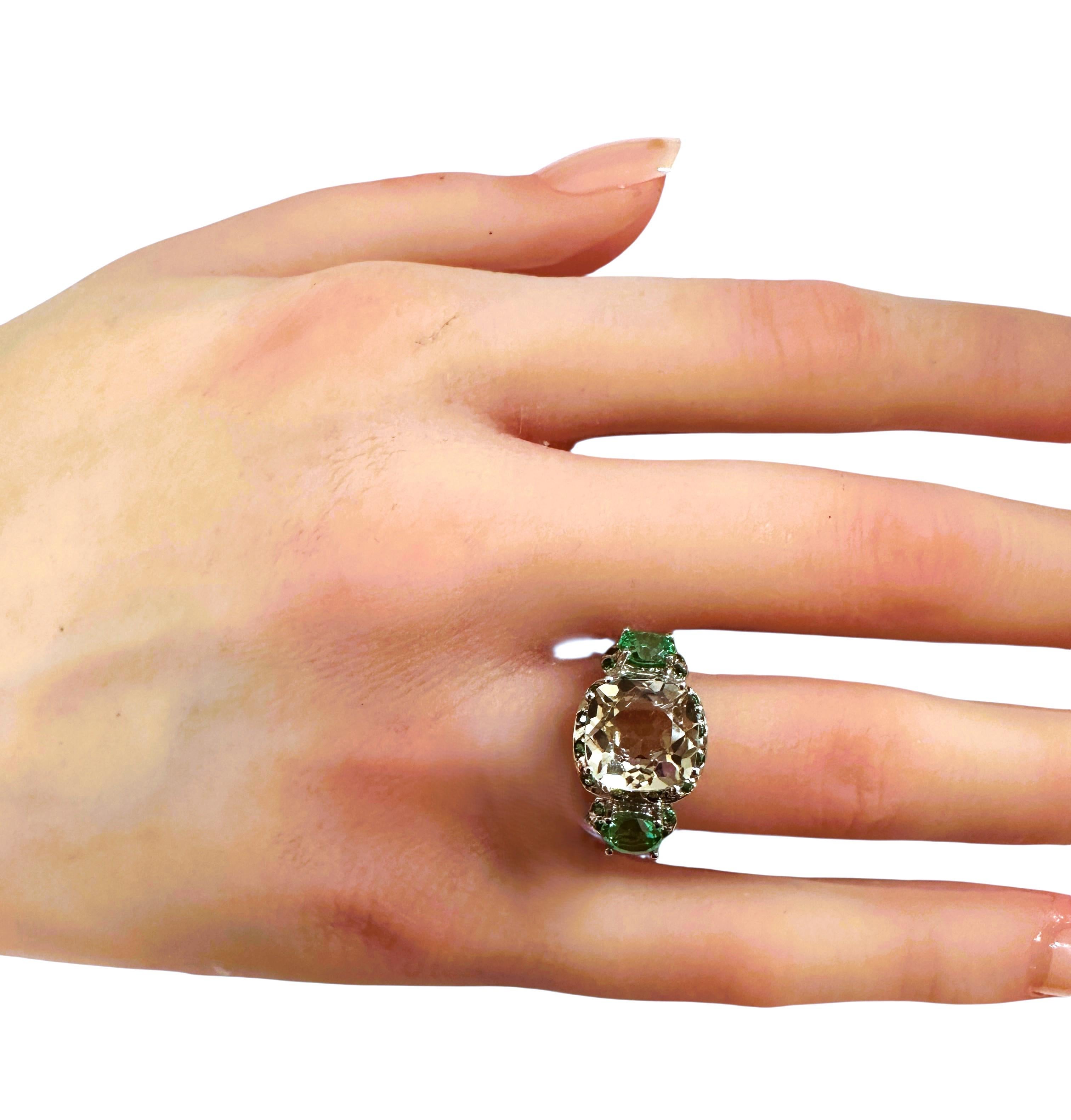 New 4.25 Carat Green Sapphire & Diamond Cut Tsavorite Sterling Silver Ring in vendita 2