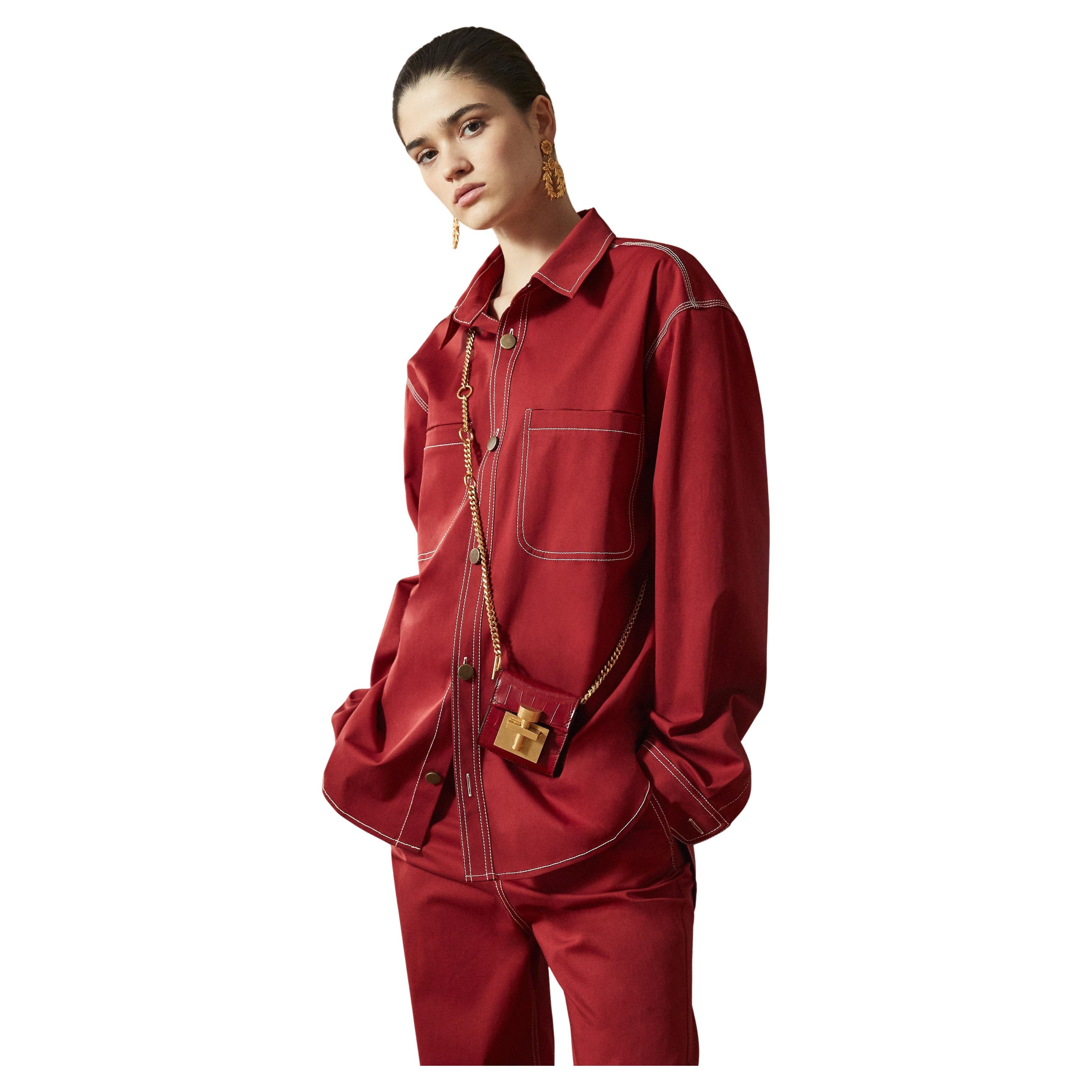 Oscar De La Renta
Nuovo di zecca con scatola e cartellini
$4290
Borsa da cintura / Borsa a tracolla convertibile
* Assolutamente stupefacente!
Alligatore rosso
Hardware in oro anticato
Tracolla a catena
Fodera in pelle scamosciata 
Chiusura a