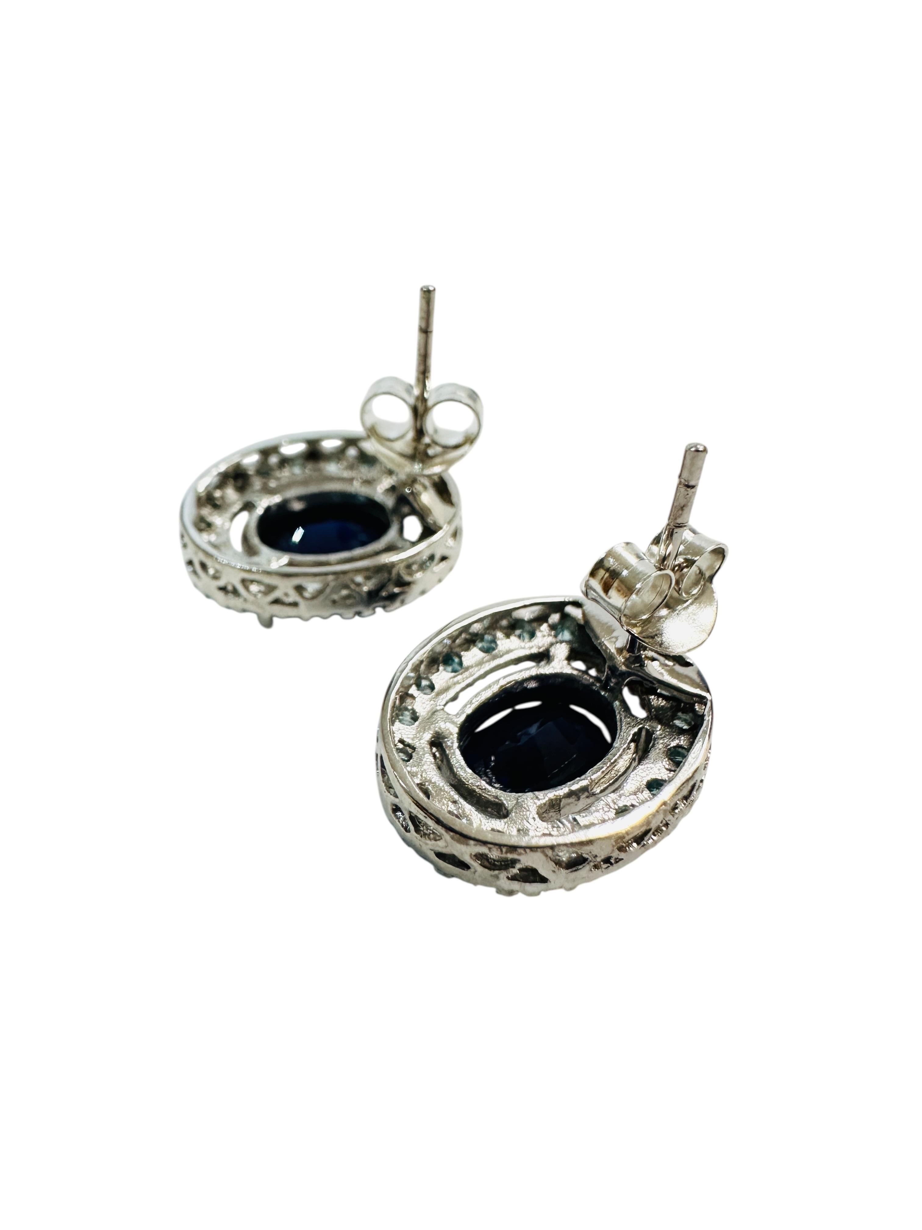 Diese Ohrringe sind einfach wunderschön.  Sie haben 2 ovale Cabochon-Saphire auf jedem Ohrring.  Sie messen ca. 8,3 x 7 x 4 mm pro Ohrring und haben insgesamt 2,32 Karat pro Ohrring und insgesamt 4,62 Karat.  Sie sind von blauen Saphiren im