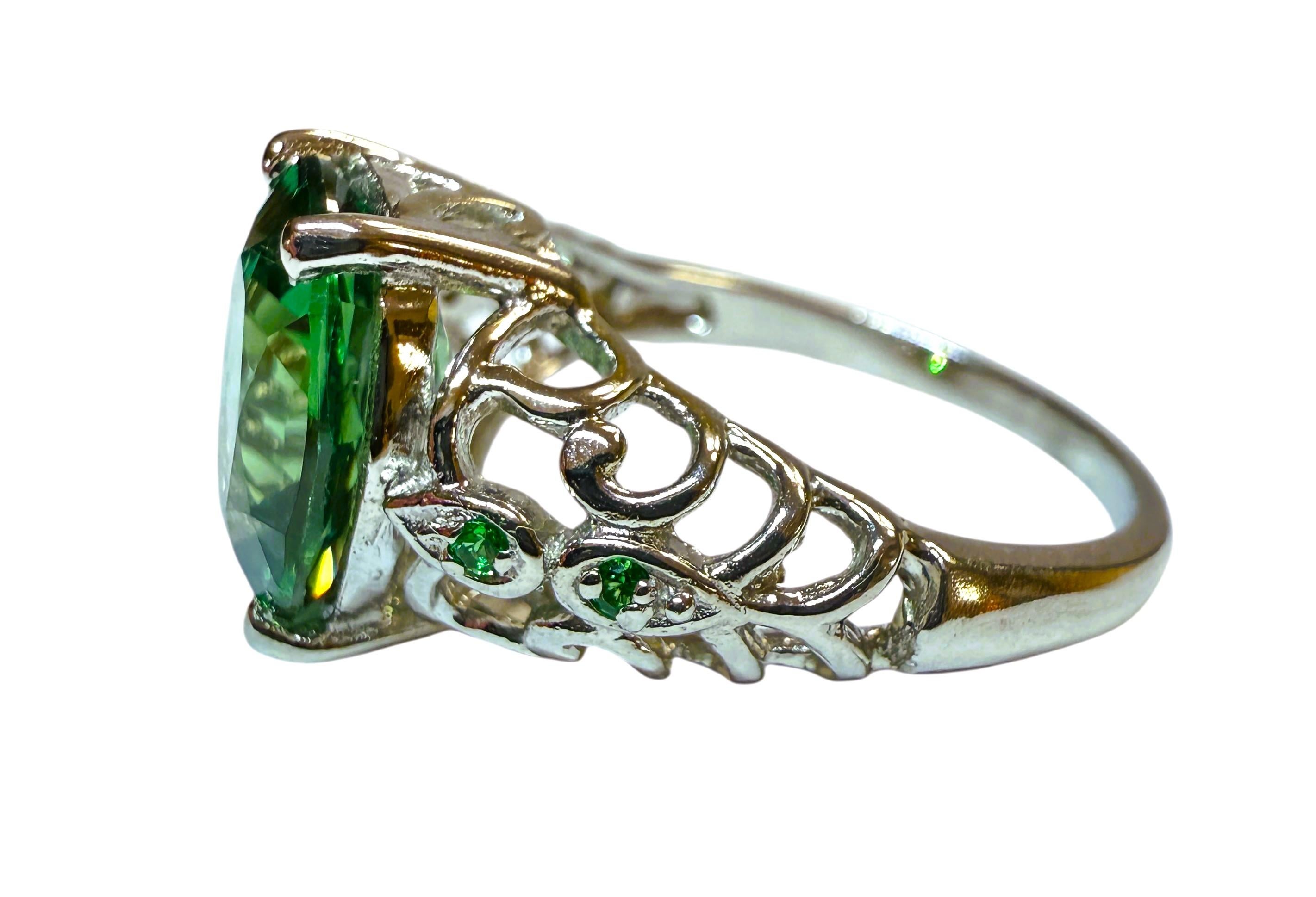 Nuevo Anillo de Filigrana de Plata de Ley con Zafiro Verde de 4,70 Quilates y Zafiro talla Diamante Art Decó en venta