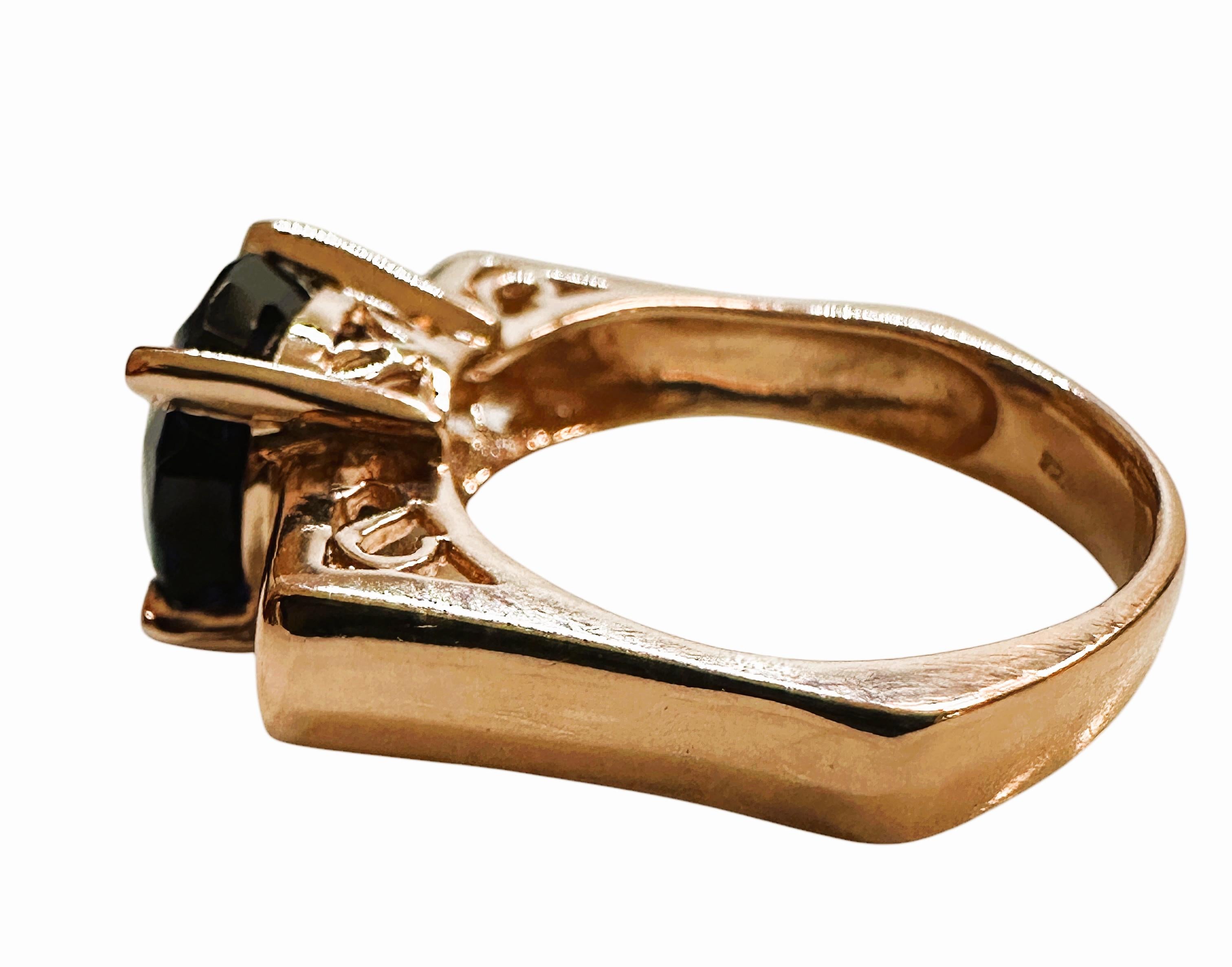 Art Déco New 4.95 Carat Modernist Solitaire Sapphire Rose Gold Plated Ring Size 6.5 in vendita
