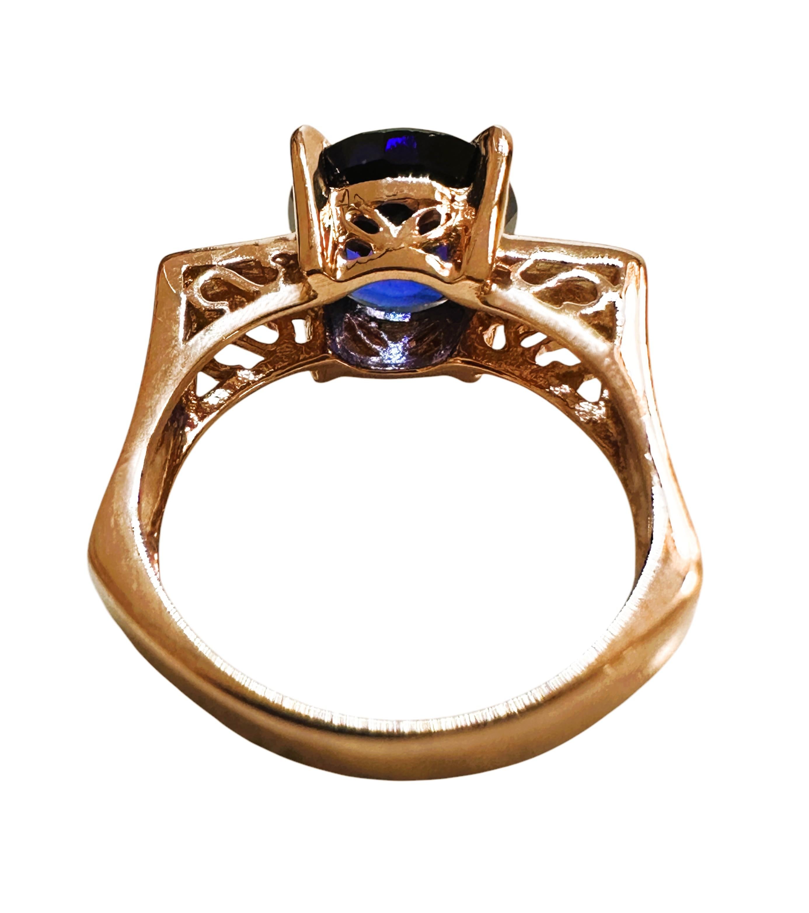 Taglio rotondo New 4.95 Carat Modernist Solitaire Sapphire Rose Gold Plated Ring Size 6.5 in vendita