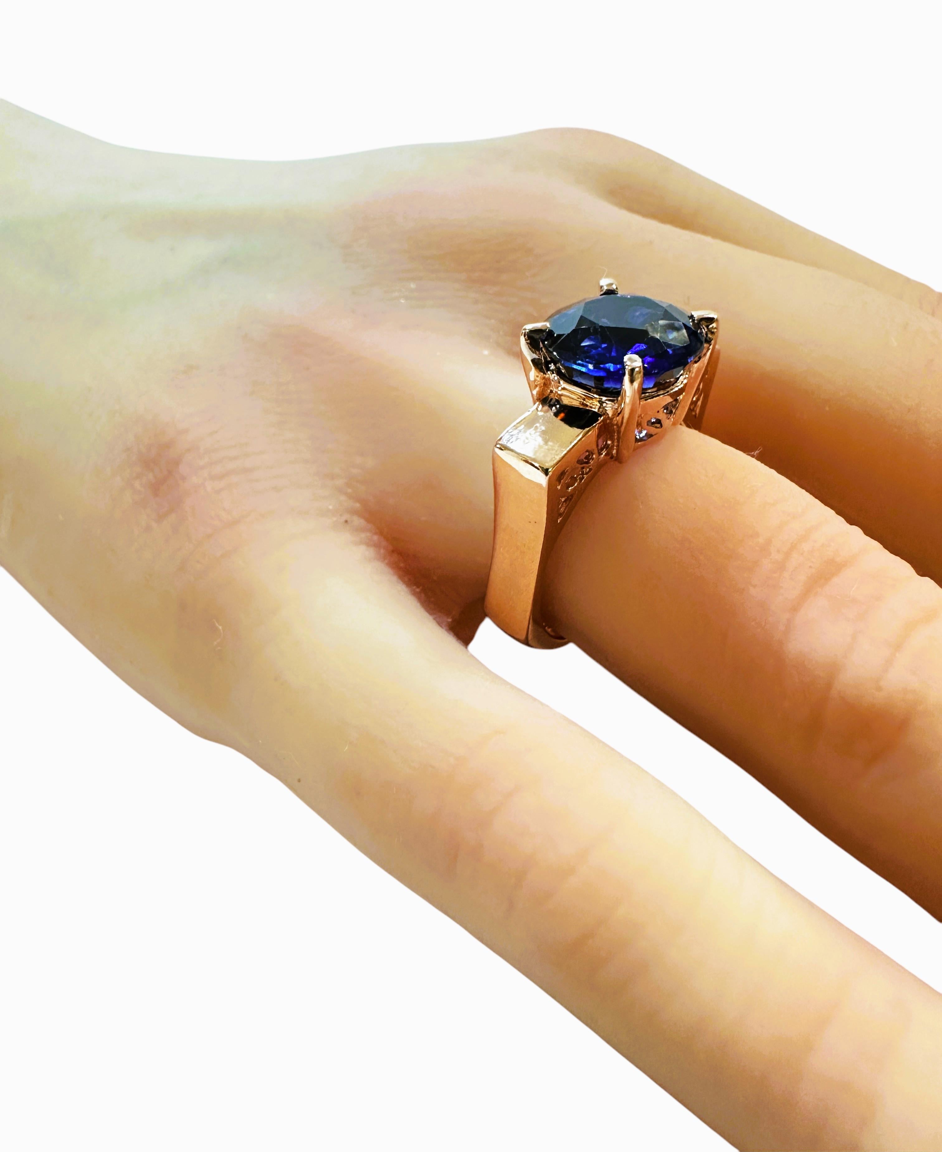 New 4.95 Carat Modernist Solitaire Sapphire Rose Gold Plated Ring Size 6.5 in vendita 2