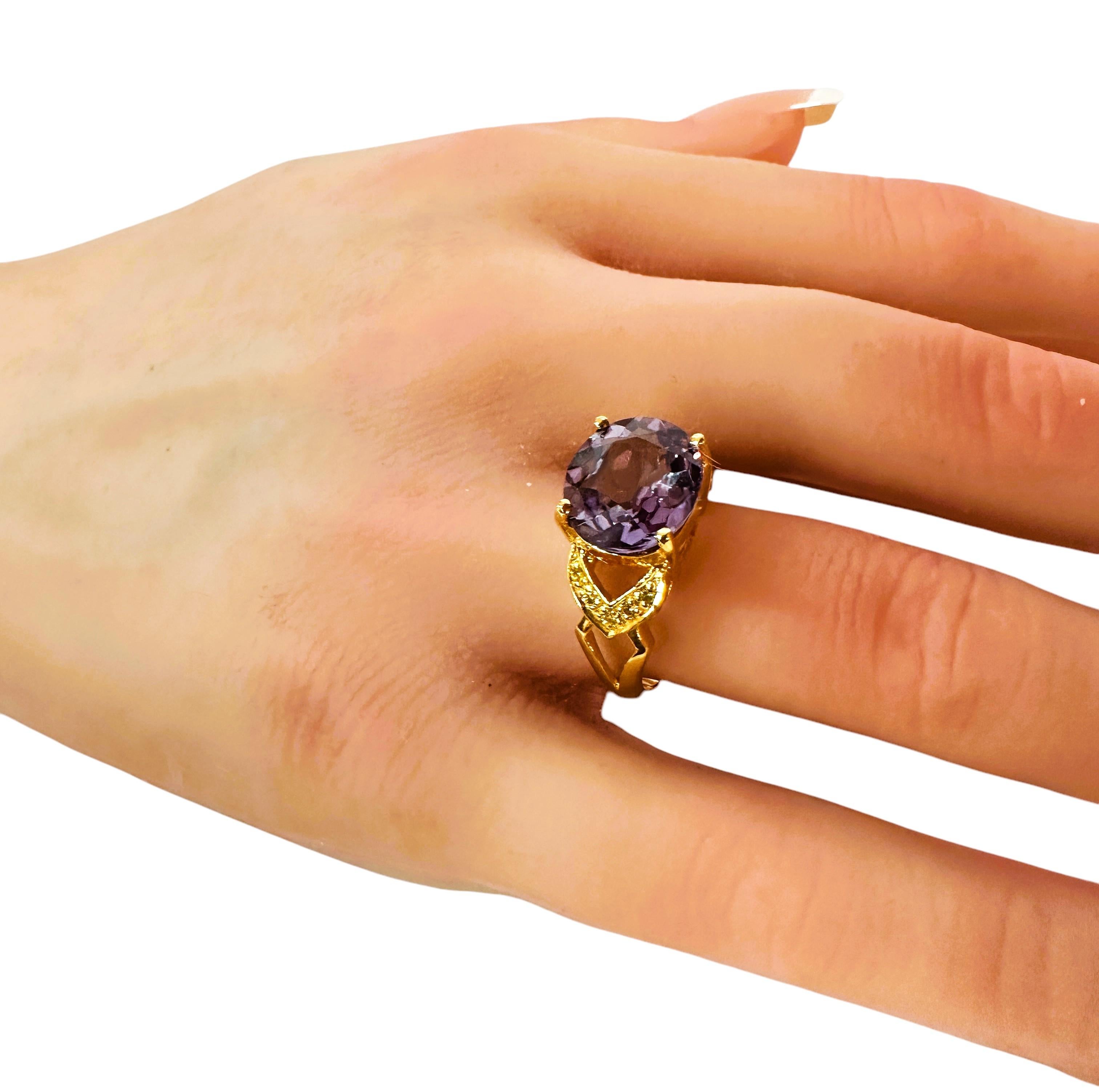 New 5.25 Carat Color Changing & Diamond Cut Sapphire & Y Gold Pl Sterling Ring For Sale 2