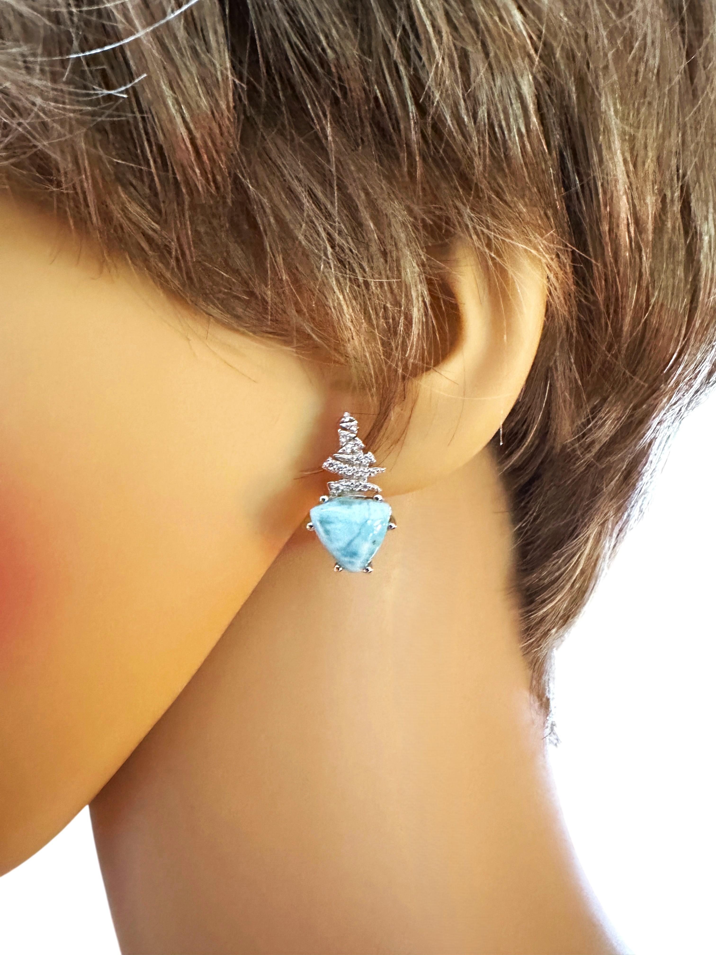 Neu 6 Karat Trillionschliff Dominicanischer Larimar & Diamantschliff Saphir-Ohrringe Damen im Angebot
