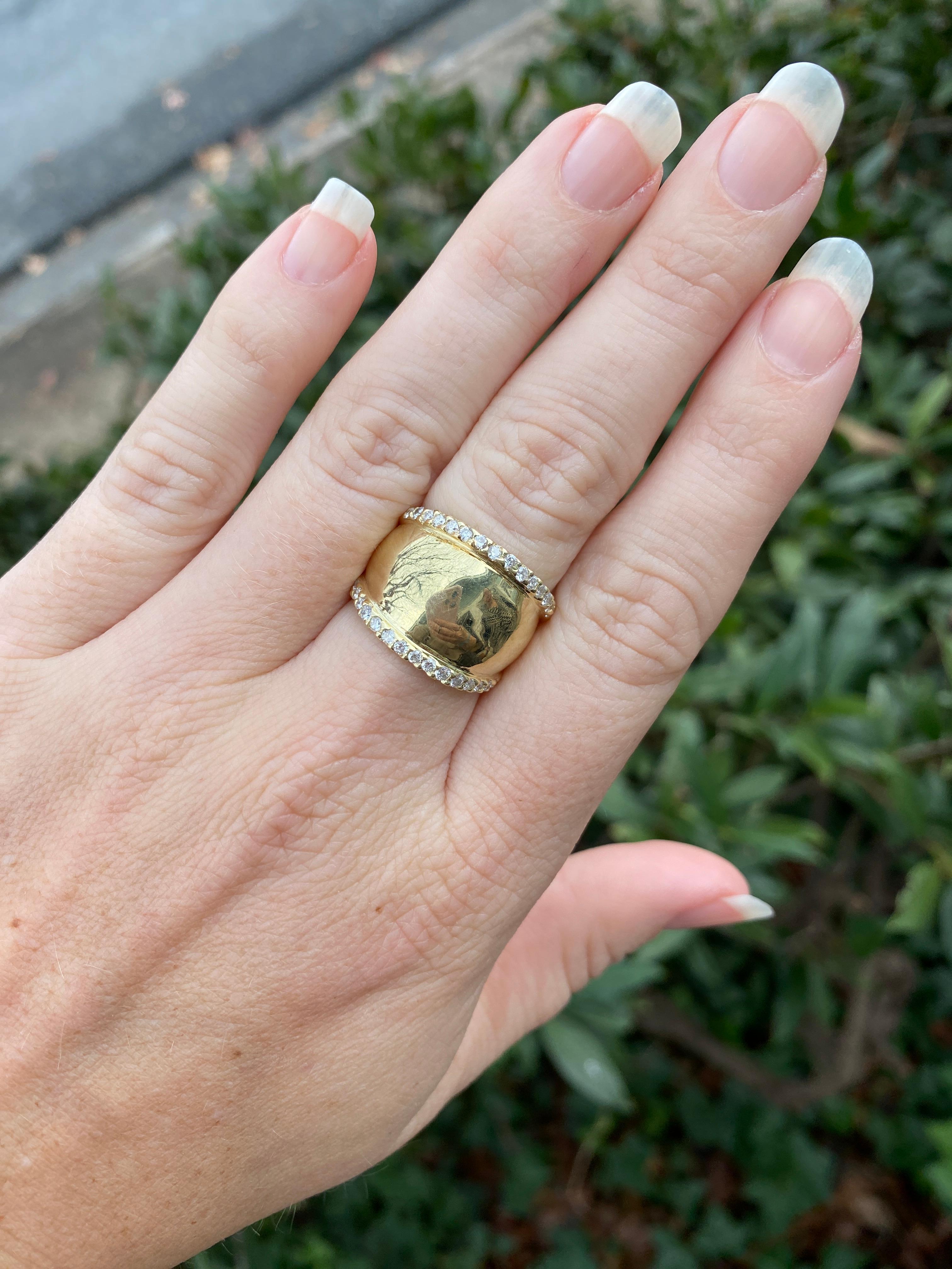 New .60ctw Natural Diamond Tapered Signet Band, 14K Yellow Gold en vente 1