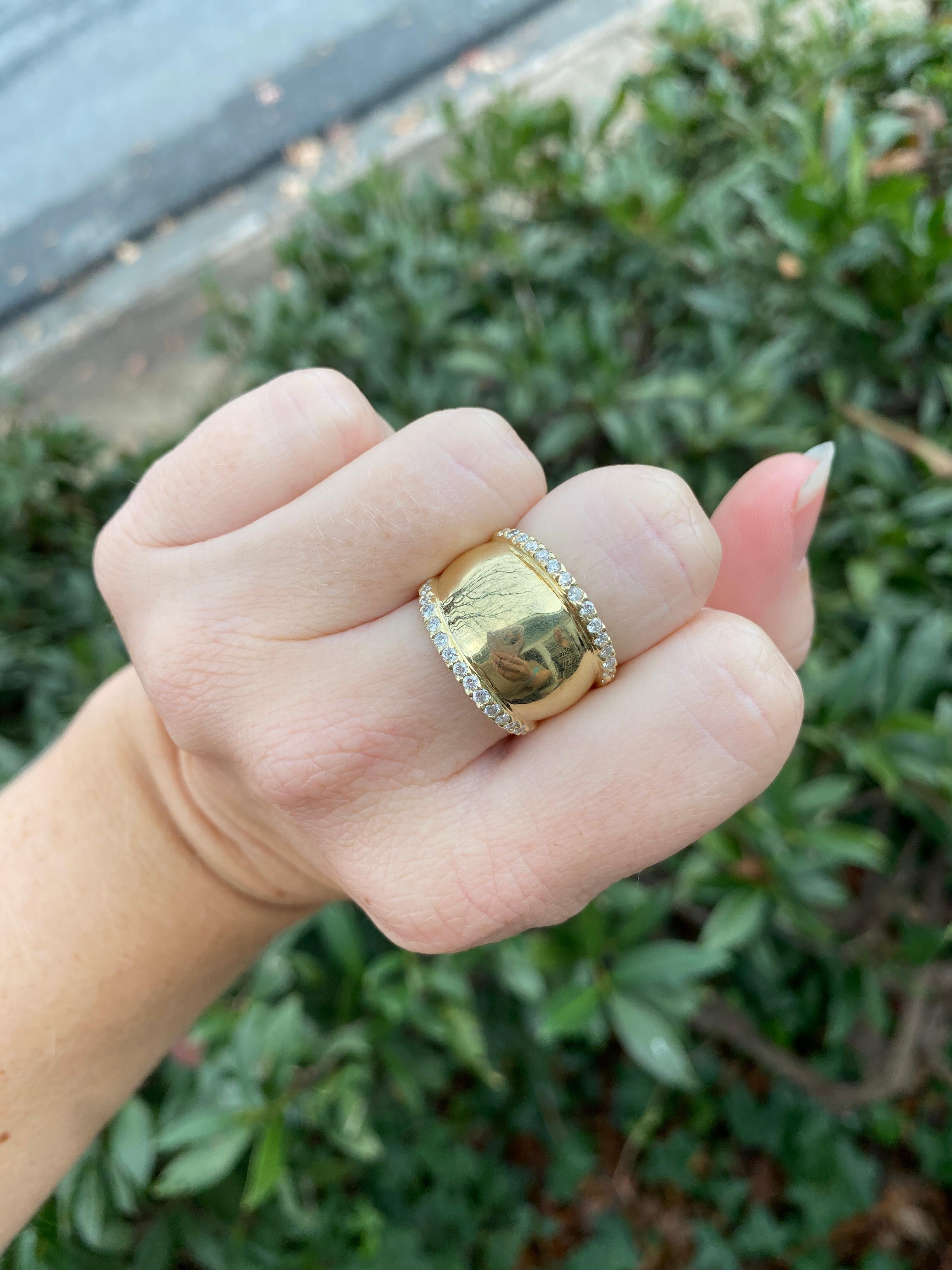 New .60ctw Natural Diamond Tapered Signet Band, 14K Yellow Gold en vente 2