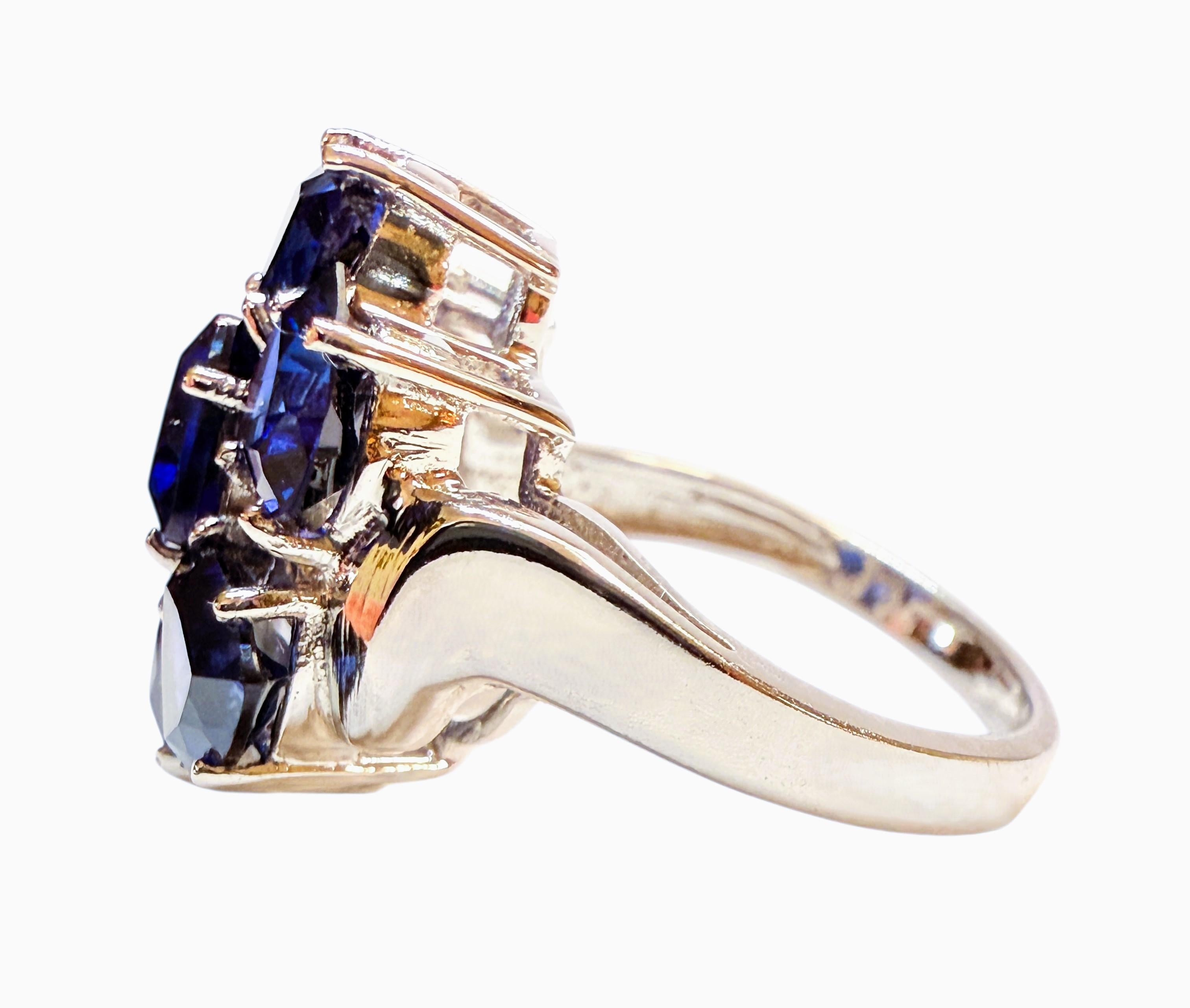 Neu 6,25 Karat Trillion Cut Floral Blue Sapphire Silber Ring Größe 6,25 (Trillionschliff) im Angebot