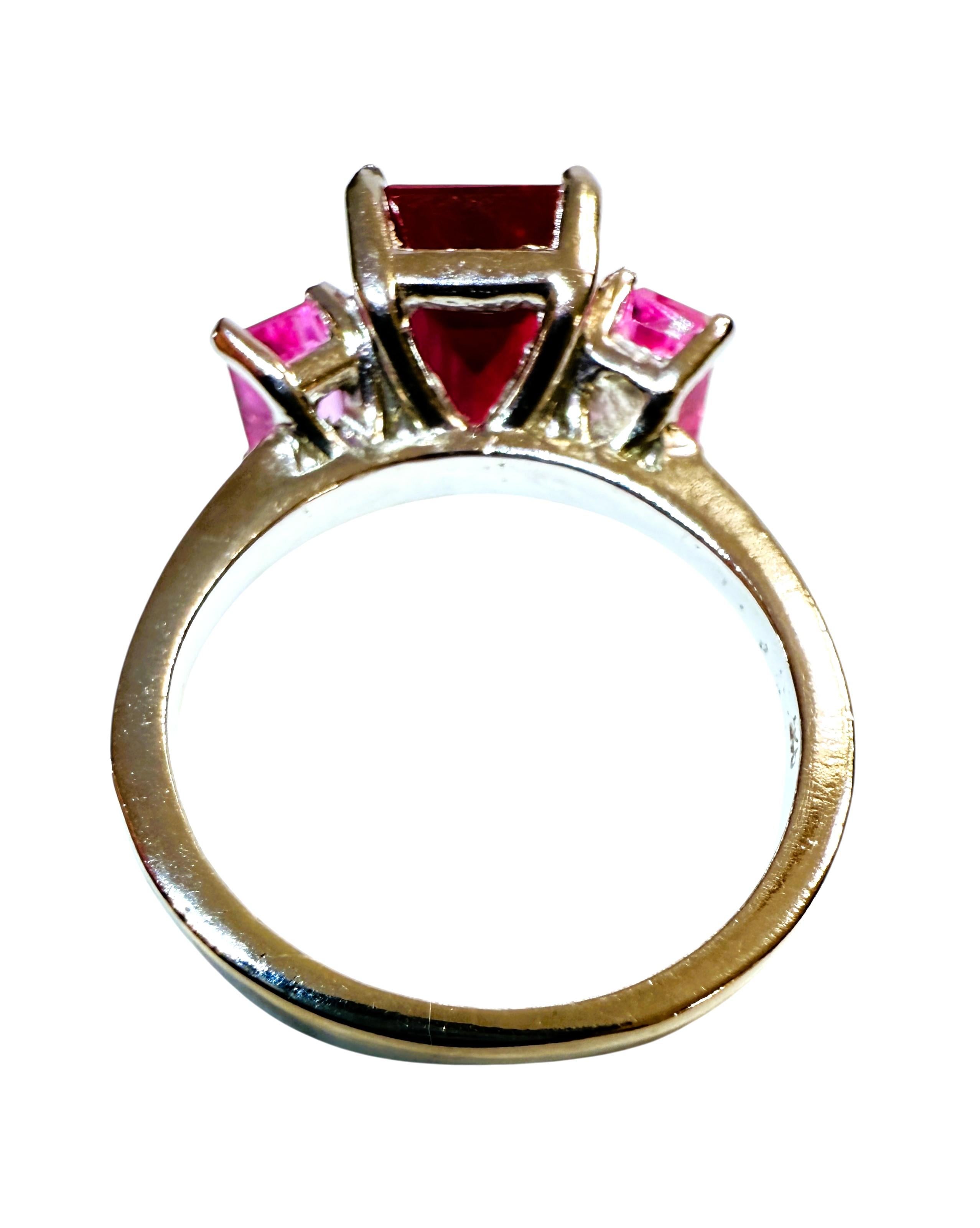 Taglio smeraldo Nuovo anello in argento sterling con zaffiro taglio diamante smeraldo rosso e rosa da 6,35 carati in vendita