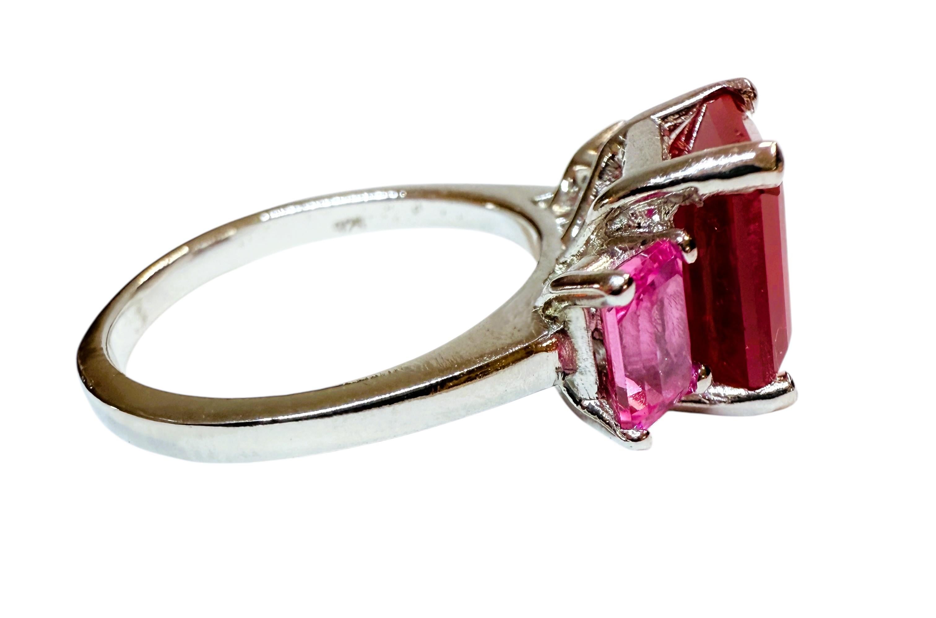 Nuovo anello in argento sterling con zaffiro taglio diamante smeraldo rosso e rosa da 6,35 carati In condizioni Nuovo in vendita a Eagan, MN