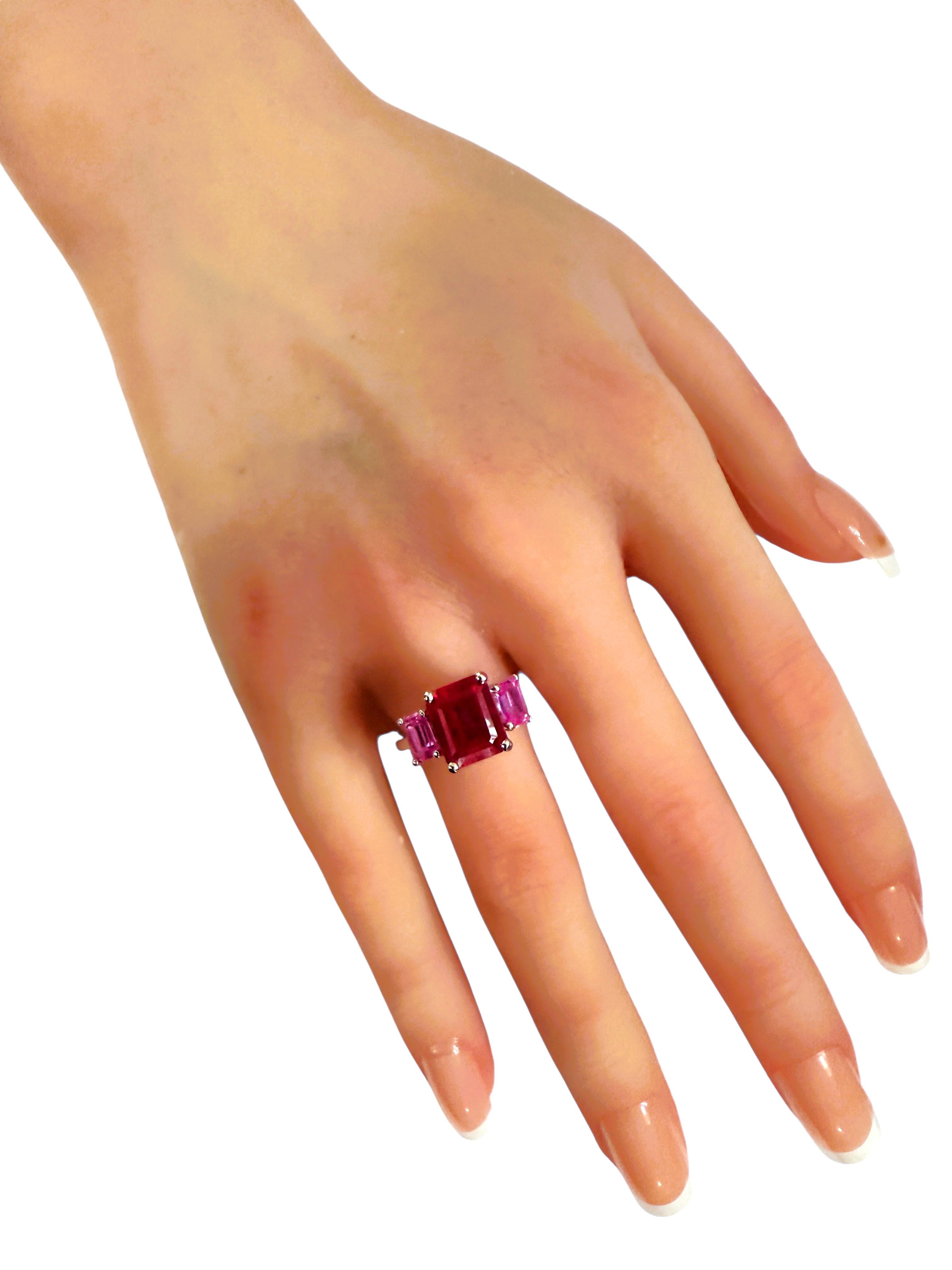 Donna Nuovo anello in argento sterling con zaffiro taglio diamante smeraldo rosso e rosa da 6,35 carati in vendita