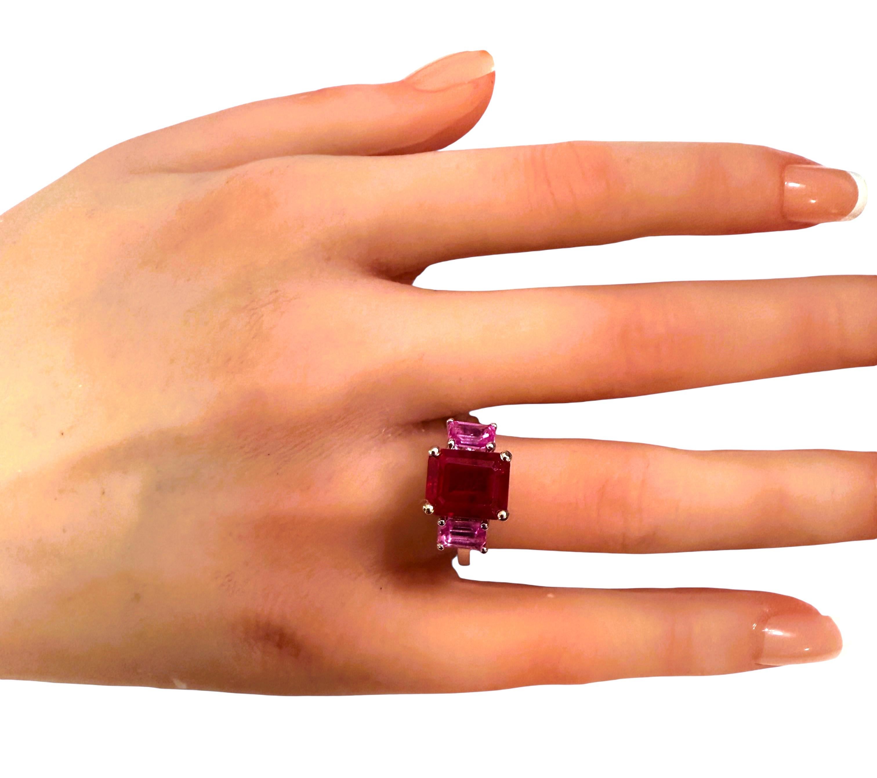 Nuovo anello in argento sterling con zaffiro taglio diamante smeraldo rosso e rosa da 6,35 carati in vendita 2