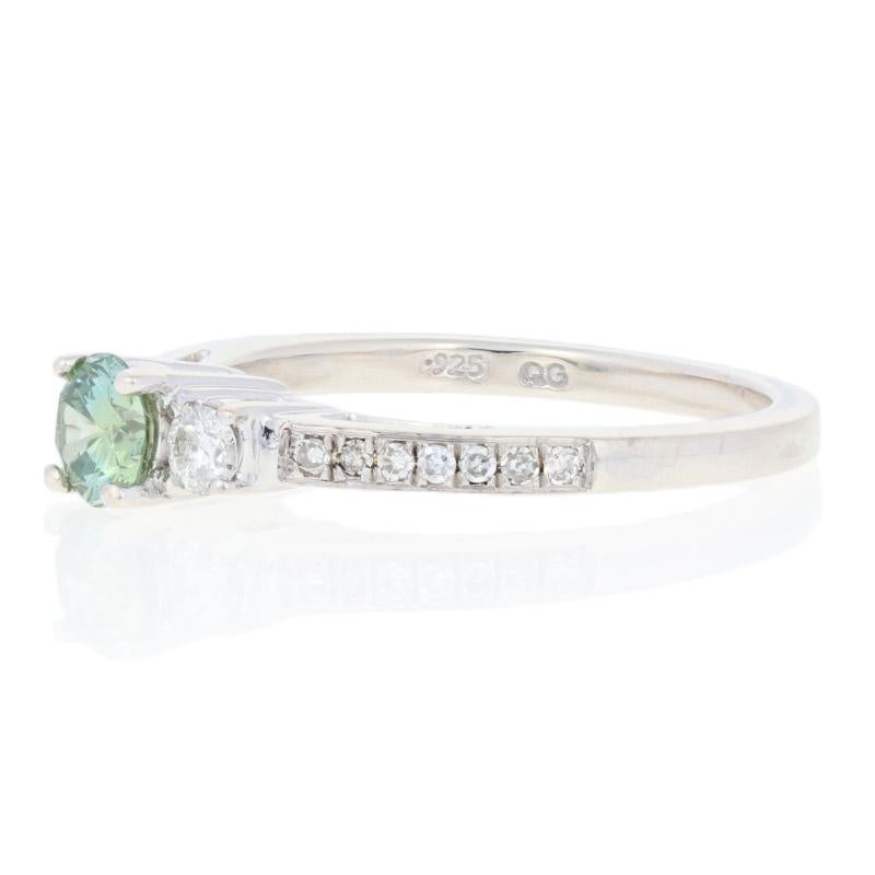 En vente :  Bague de fiançailles en argent sterling avec diamant rond brillant de 0,65 ctw, vert bleuté, état neuf 2