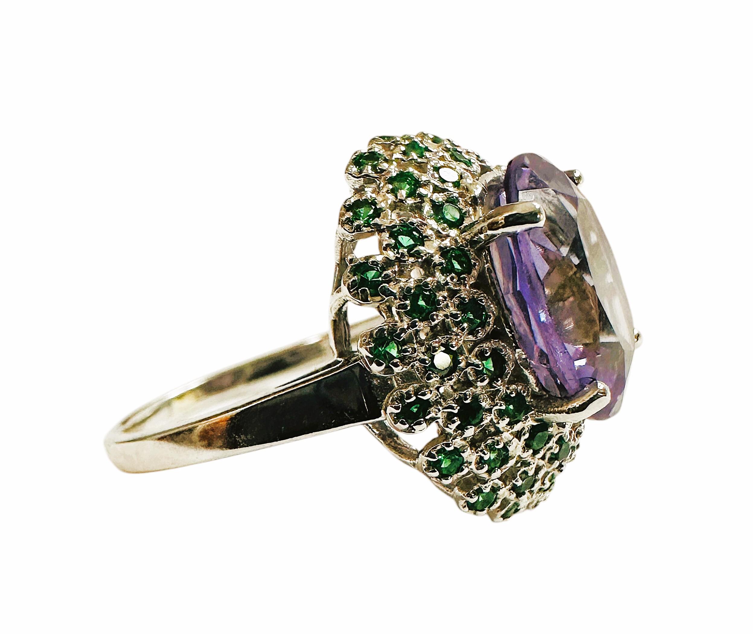 Nuovo anello in sterling con zaffiri verdi e diamanti da 6,75 in vendita 3