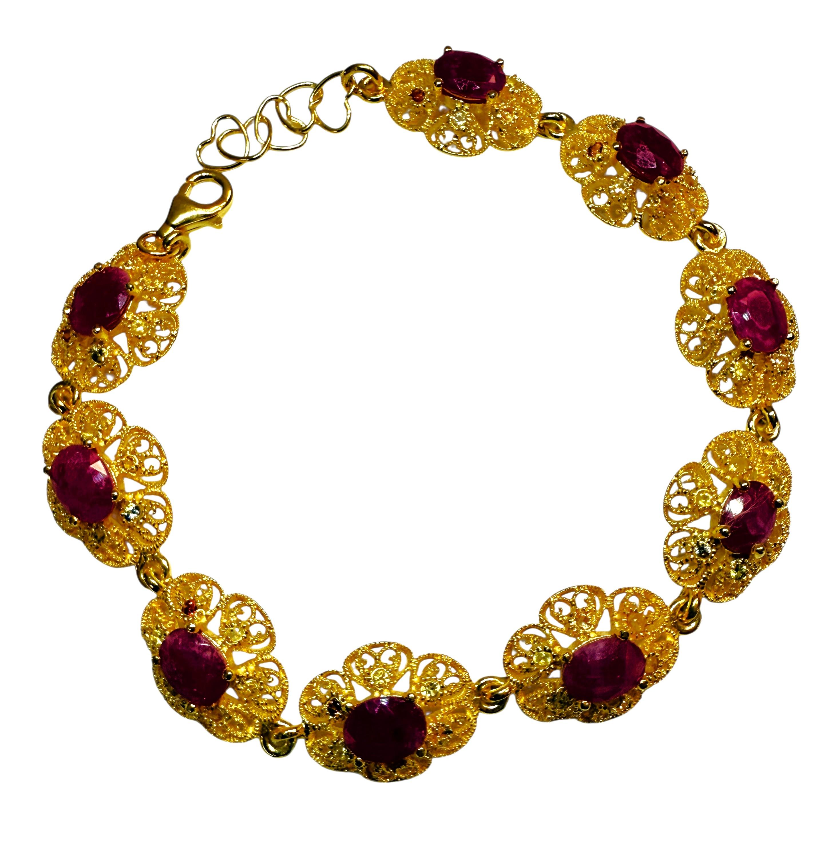Ce bracelet est vraiment magnifique.  Il s'agit d'un véritable bracelet glamour.   Les pierres proviennent d'Afrique et sont des rubis de taille ovale mesurant 7 x 5 mm et totalisant 6,84 carats.  Il y a 9rubis.  Il mesure 7 pouces et dispose d'une