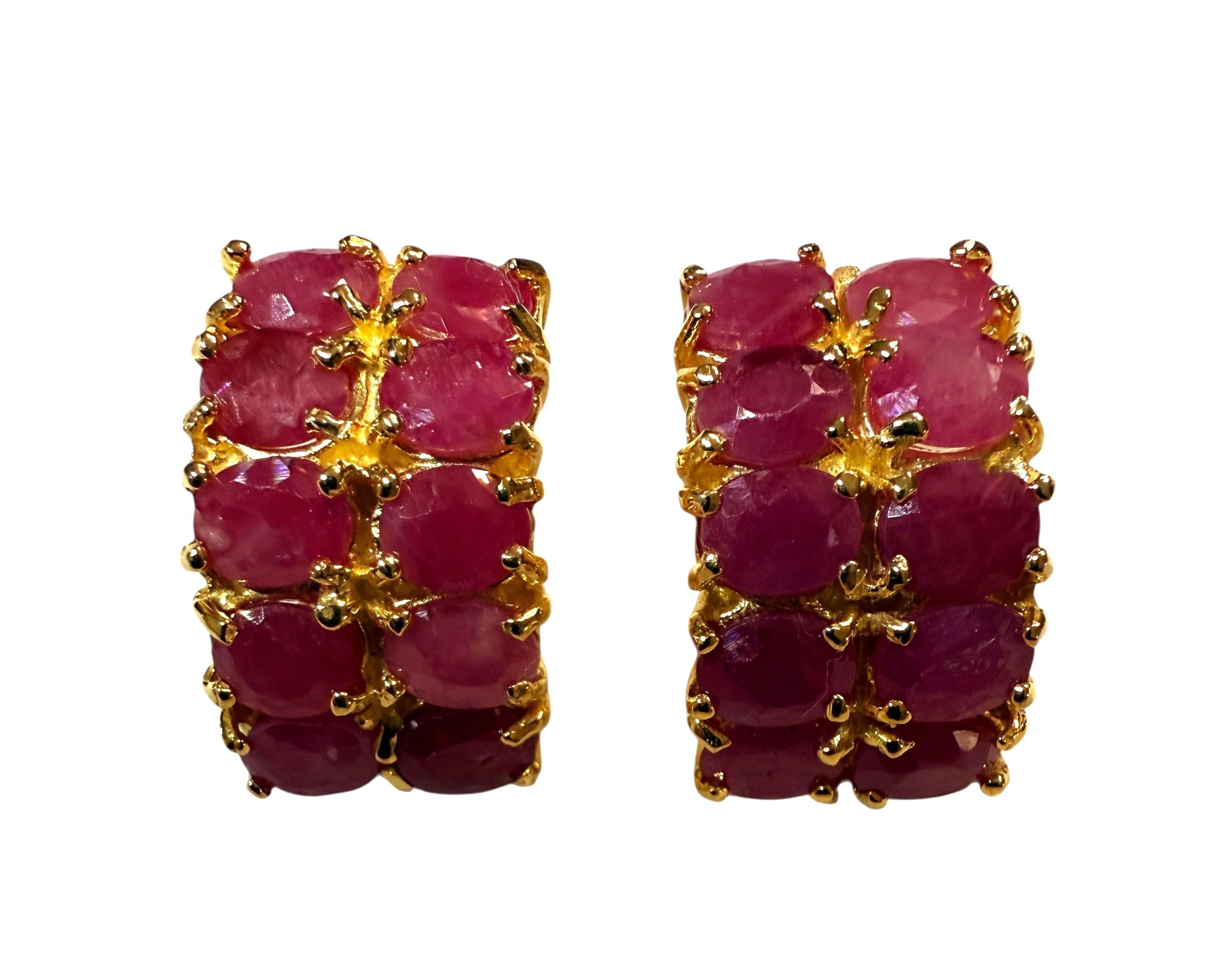 Nuovi orecchini in argento 925 placcati in oro giallo con rubino rosso da 7,0 carati in vendita 1