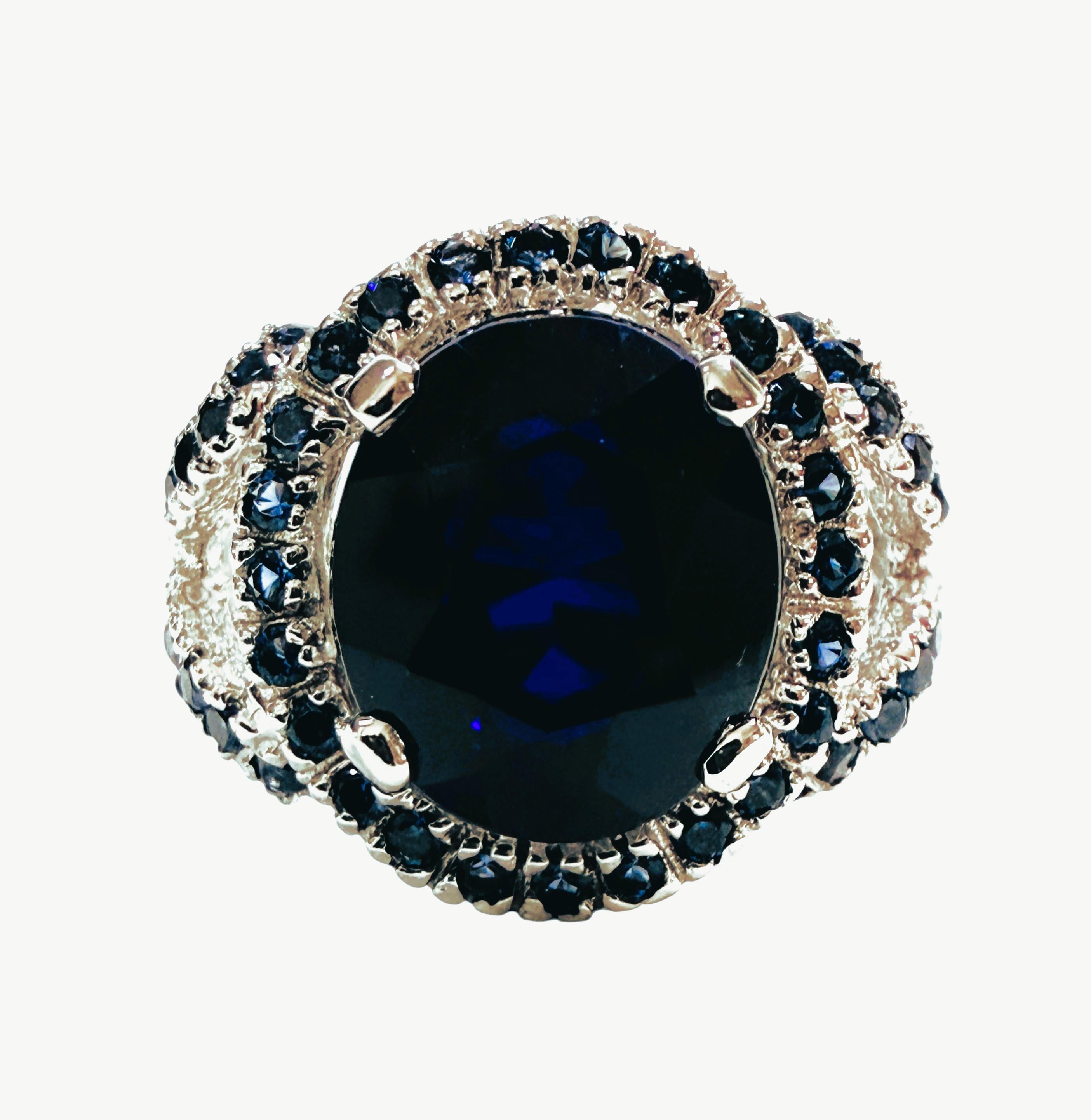 Art Déco Nuovo anello in argento sterling con zaffiro blu ovale e taglio diamante da 7.02 carati in vendita