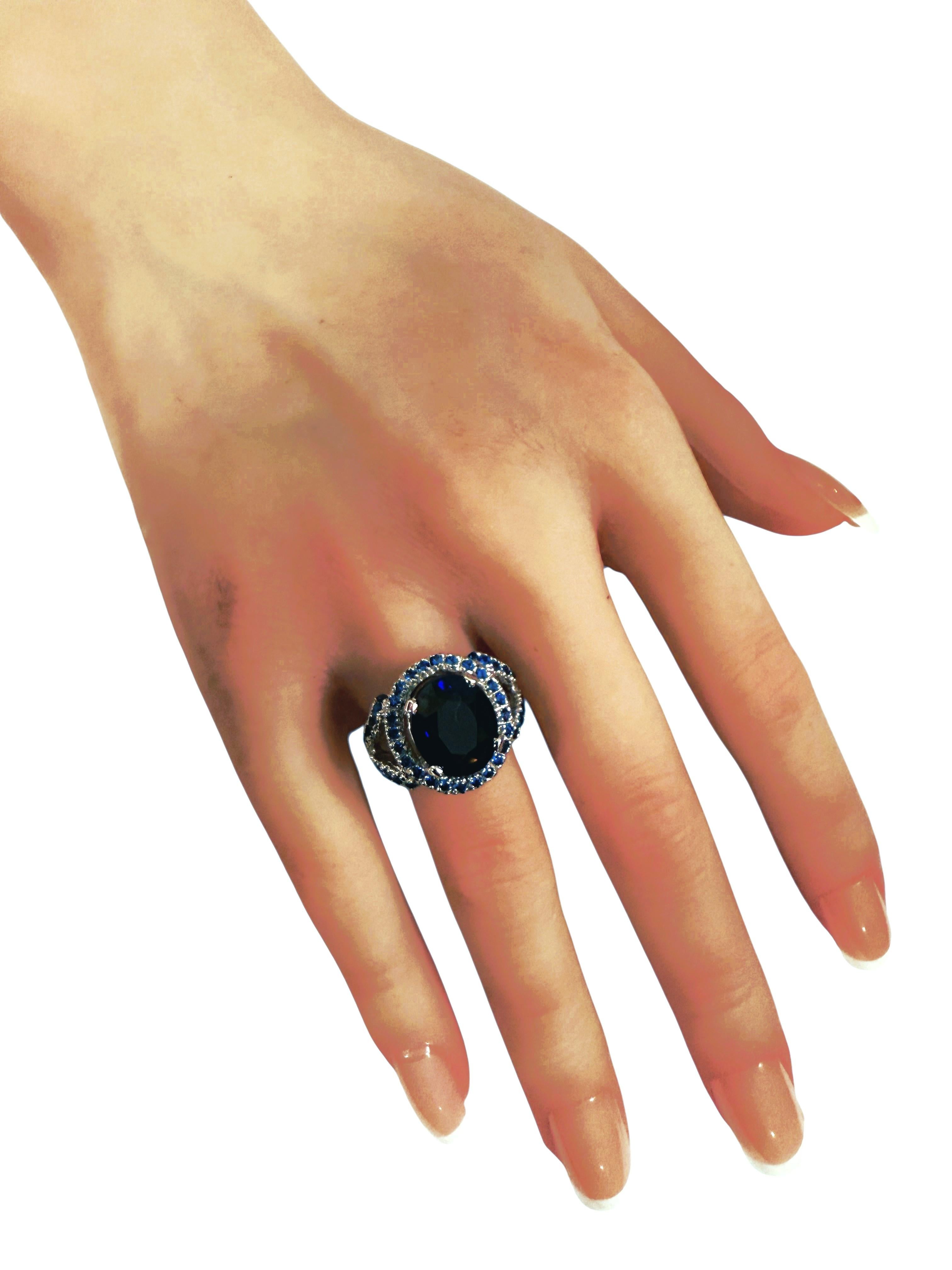 Nuovo anello in argento sterling con zaffiro blu ovale e taglio diamante da 7.02 carati in vendita 1