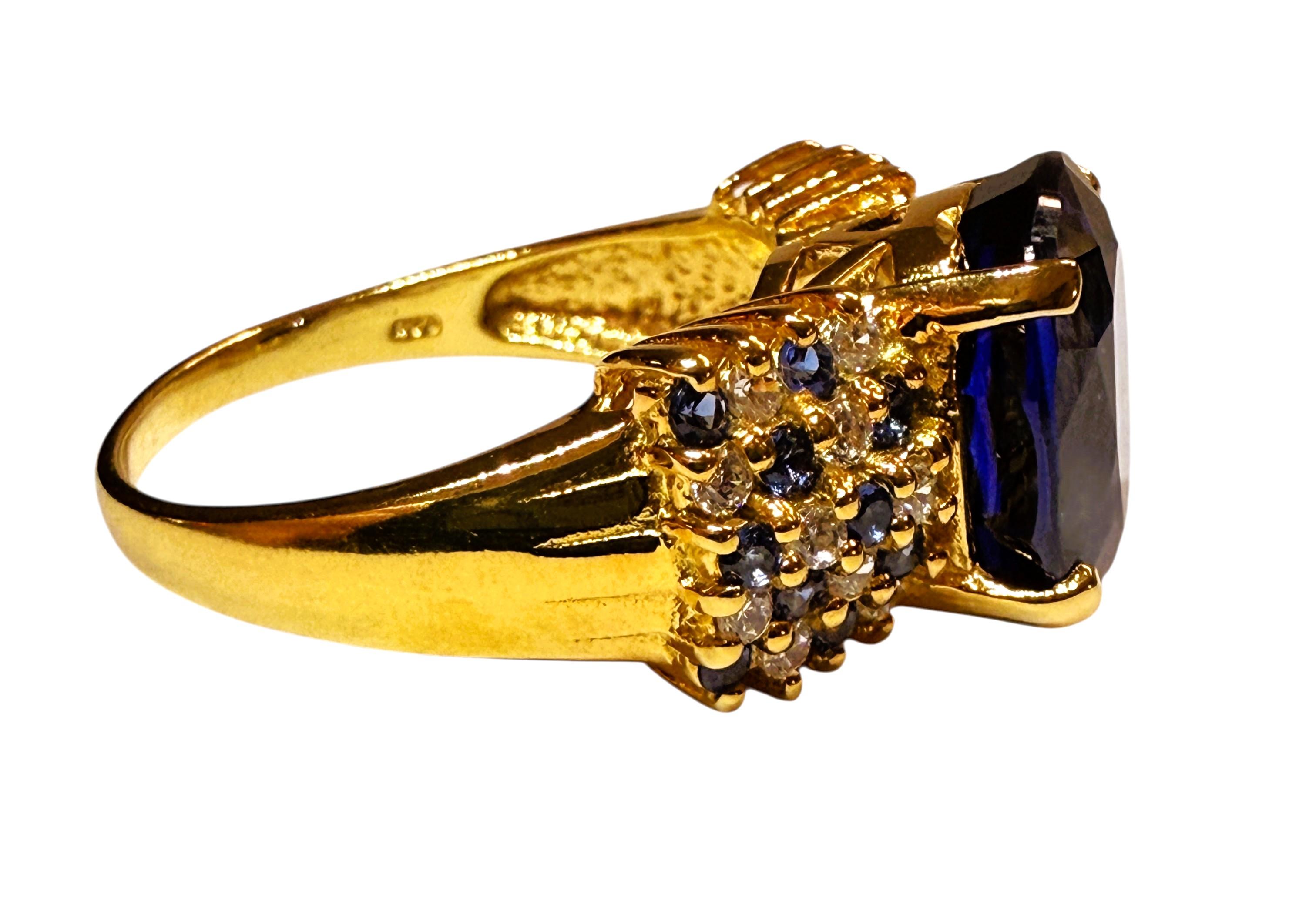 Nuovo anello con zaffiro ovale e diamantato da 7,5 carati in oro giallo 24 carati e argento sterling In condizioni ottime in vendita a Eagan, MN
