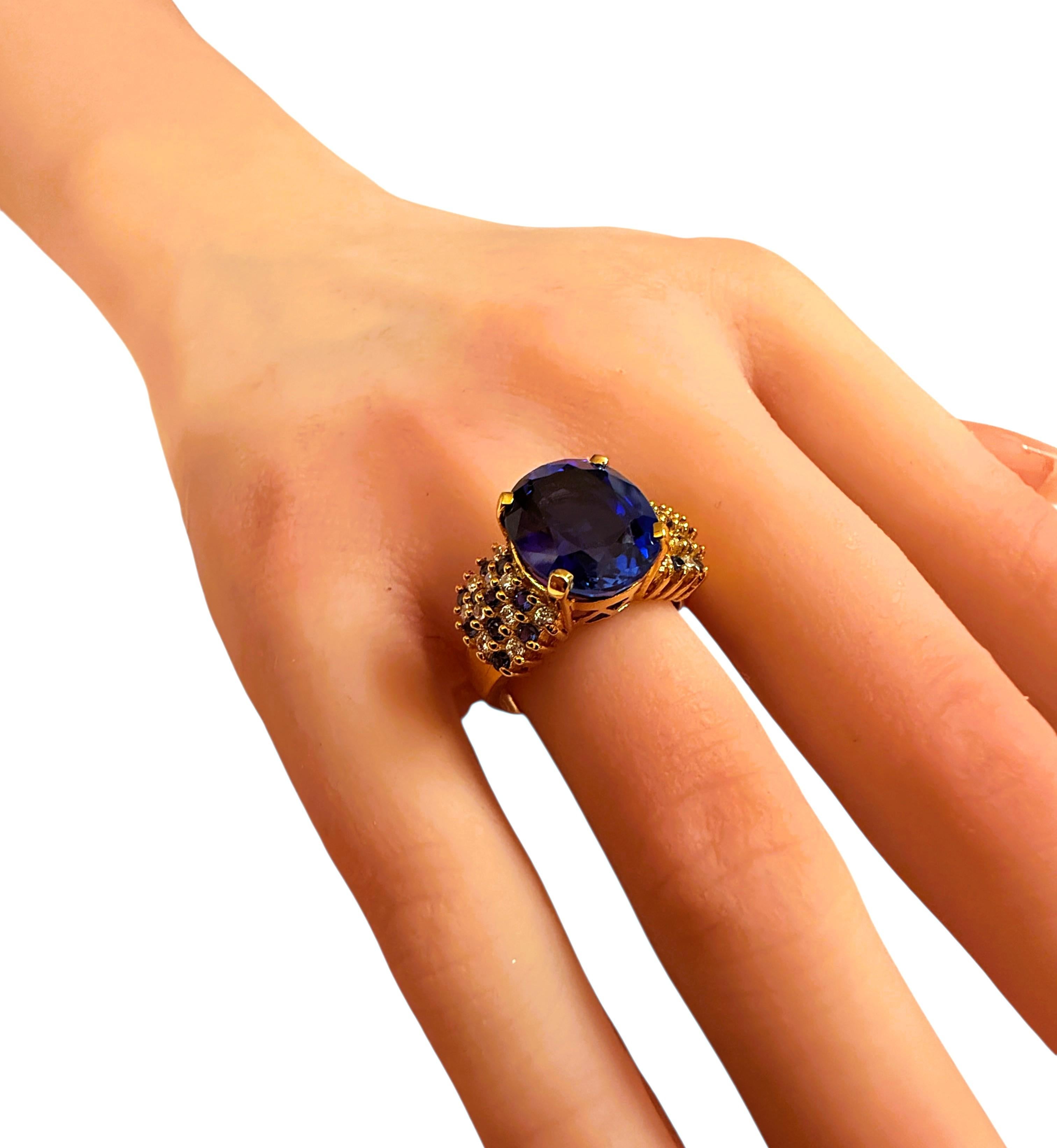 Nuovo anello con zaffiro ovale e diamantato da 7,5 carati in oro giallo 24 carati e argento sterling in vendita 1