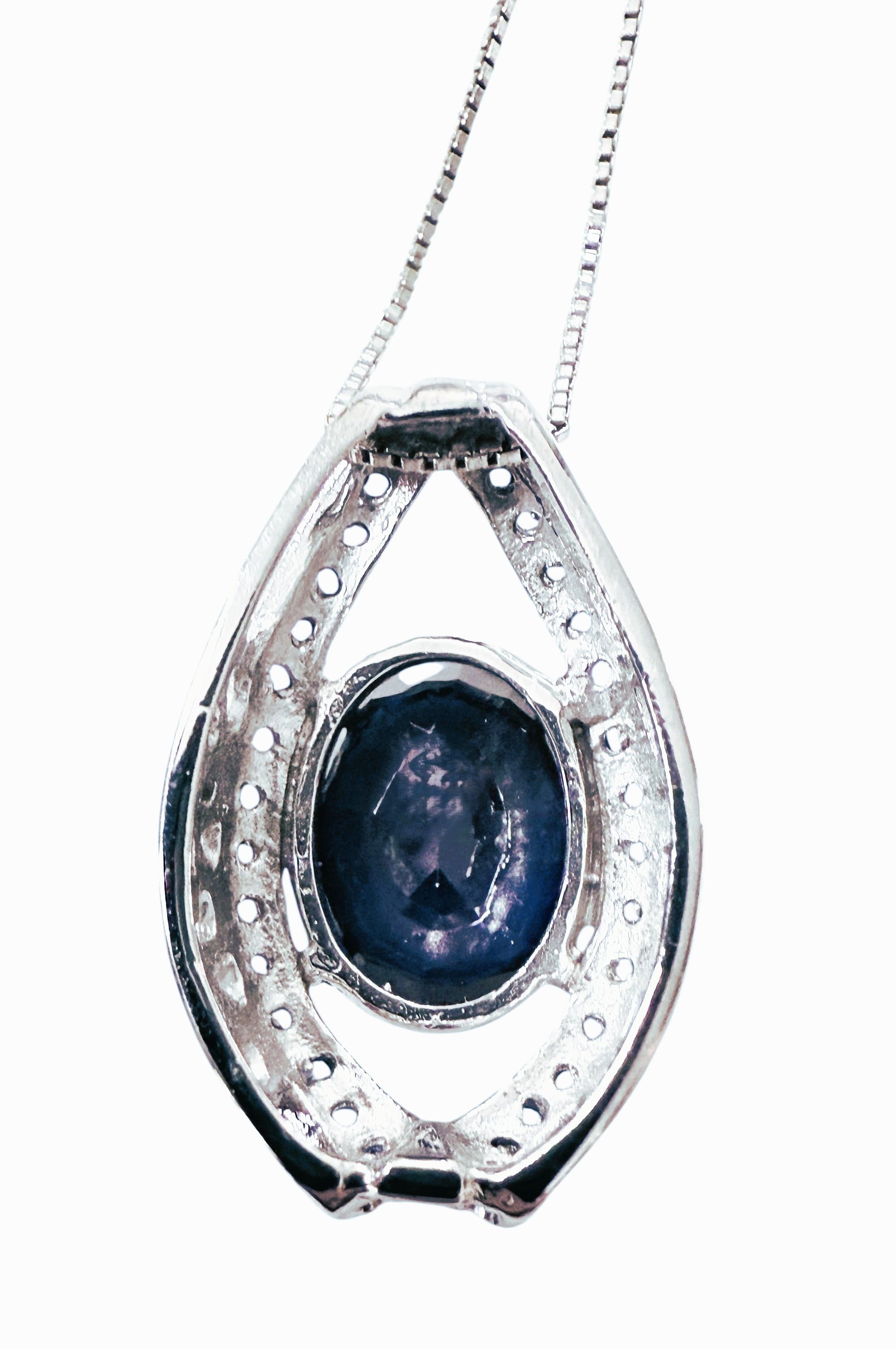 Art Déco New 7,60 Carat Blue Oval & Diamond Cut Sapphire Collana in argento sterling in vendita