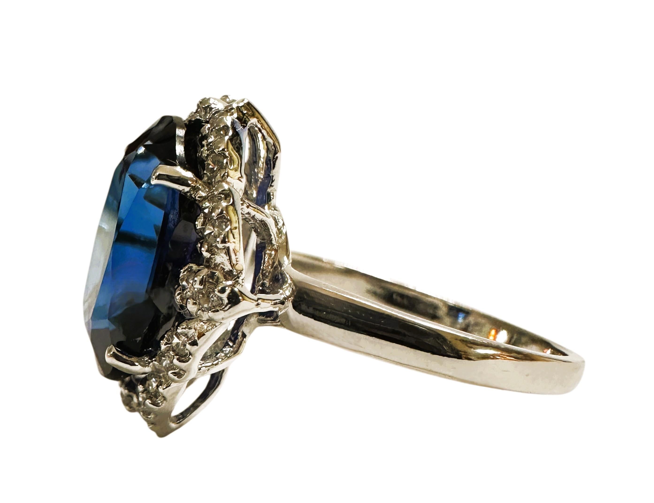 Art Déco New 7.78 Carat Blue Sapphire & Diamond Cut Sapphire Sterling Silver Ring in vendita