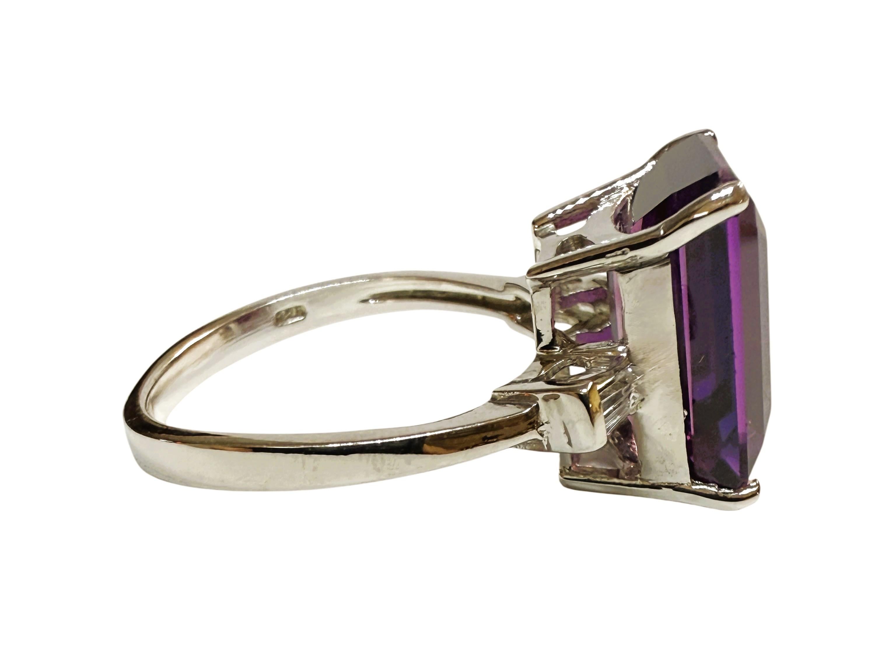 Nuevo Anillo de Plata de Ley con Zafiro Baguette y Corte Esmeralda Púrpura de 7,90 Quilates Corte esmeralda en venta