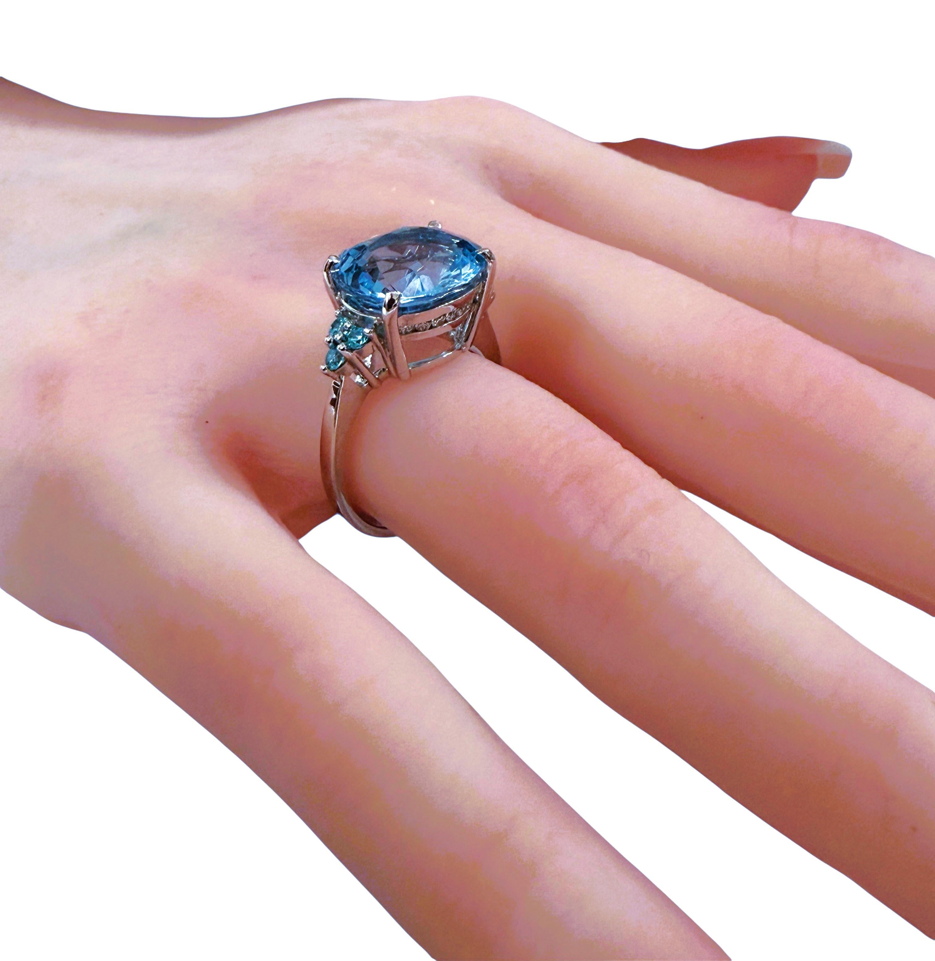 New 8.0 Carat Baby Blue Topaz & Diamond Cut Sapphire Sterling Ring In New Condition For Sale In Eagan, MN