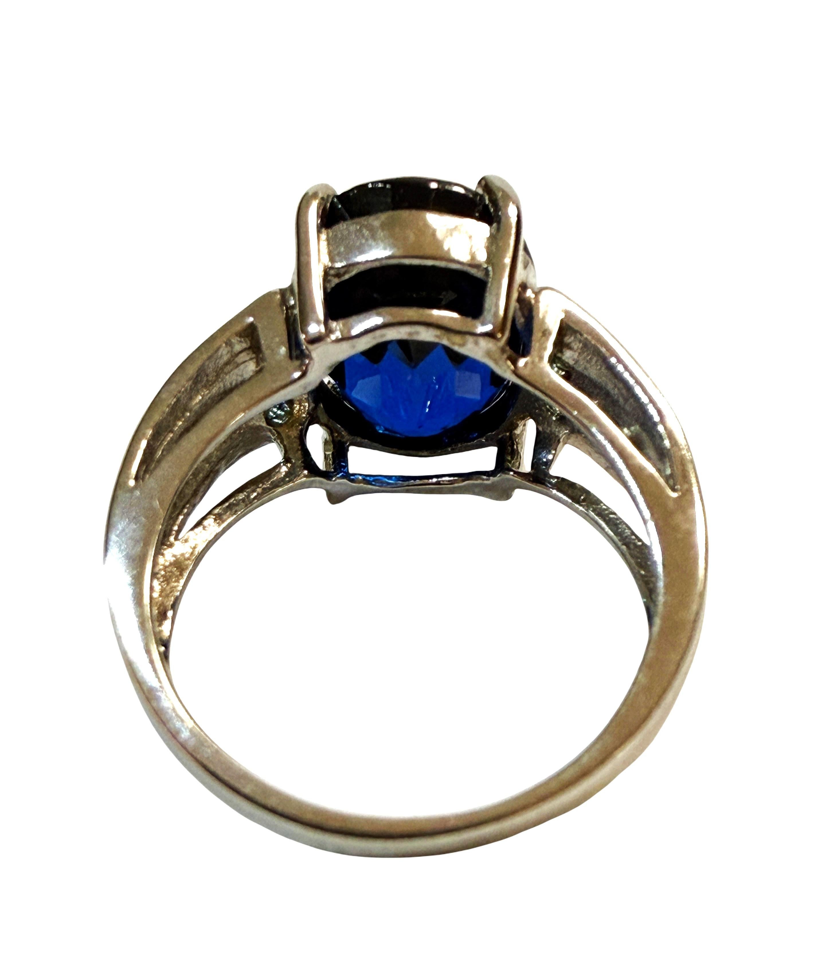Neu 8.35 Karat Oval & Diamantschliff Blauer Saphir Sterling Silber Ring (Art déco)