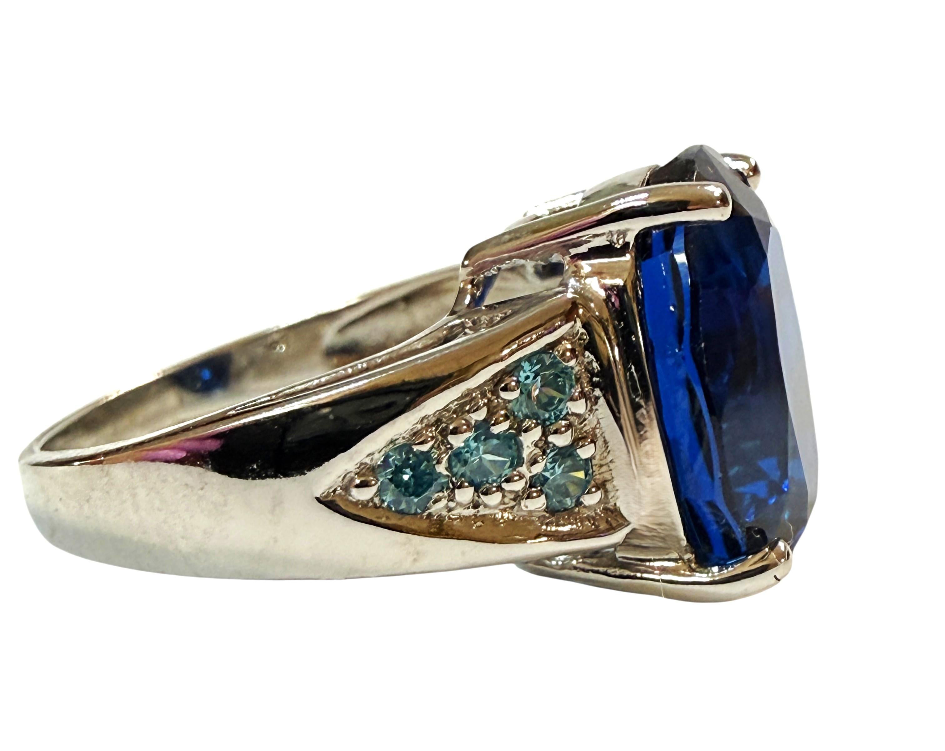 Neu 8.35 Karat Oval & Diamantschliff Blauer Saphir Sterling Silber Ring (Ovalschliff)
