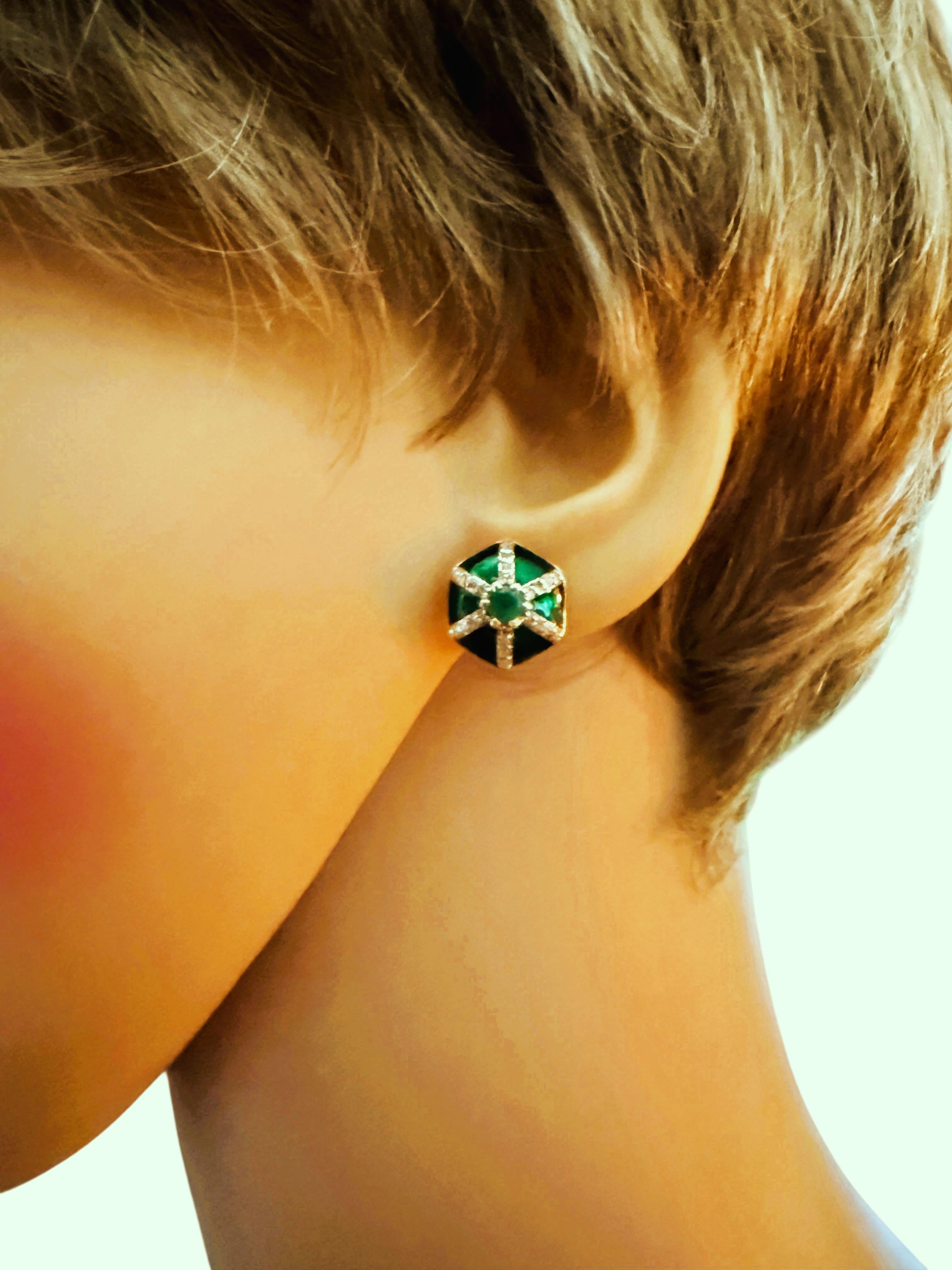 Neue .86 Karat Smaragd & Diamantschliff Saphir & Emaille 14k Gold PL Ohrringe im Zustand „Neu“ im Angebot in Eagan, MN