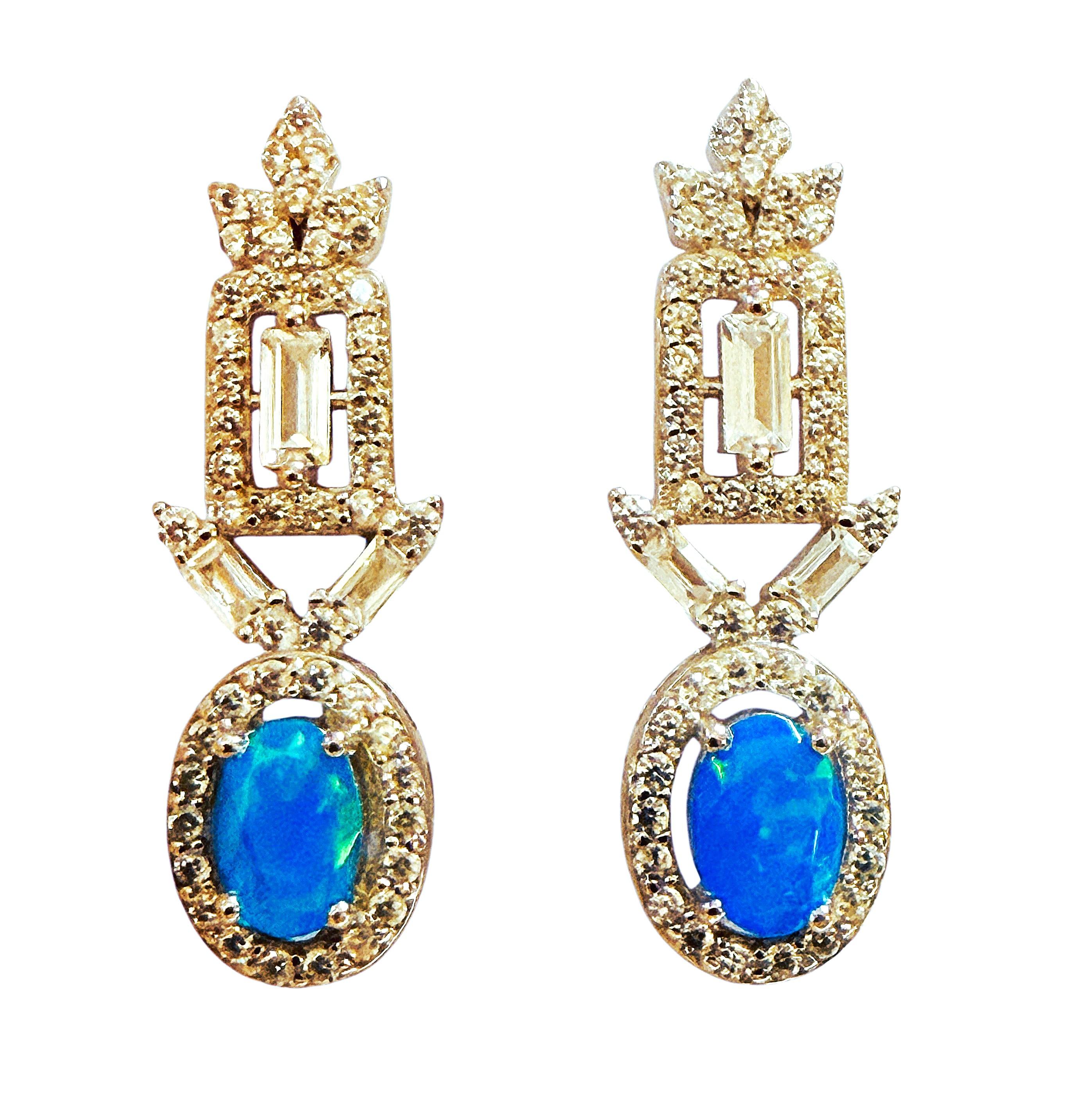 Neu .86 Karat Blauer Opal & Diamant & Saphir im Baguetteschliff Sterling-Ohrringe im Angebot 4