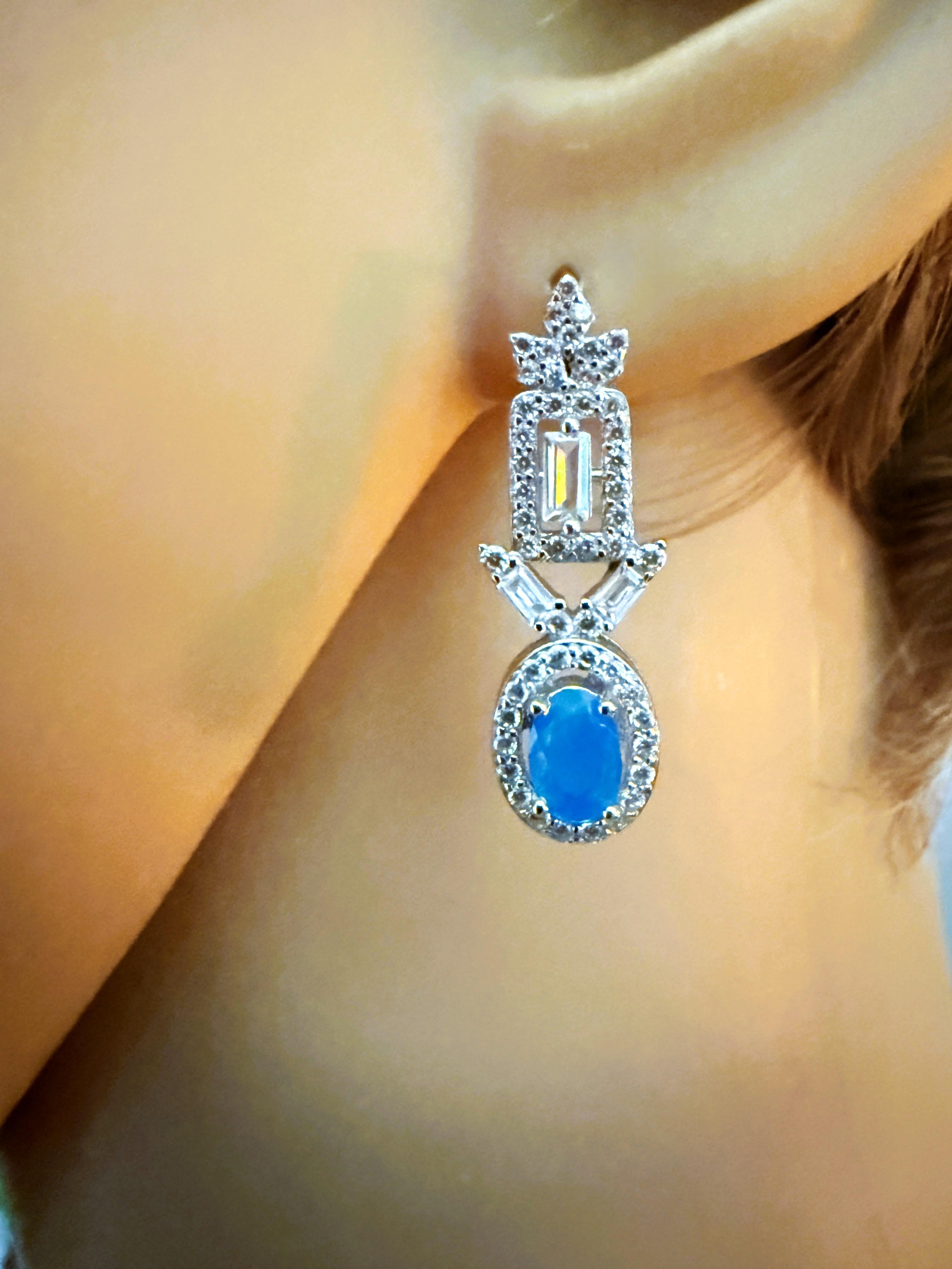 Neu .86 Karat Blauer Opal & Diamant & Saphir im Baguetteschliff Sterling-Ohrringe Damen im Angebot