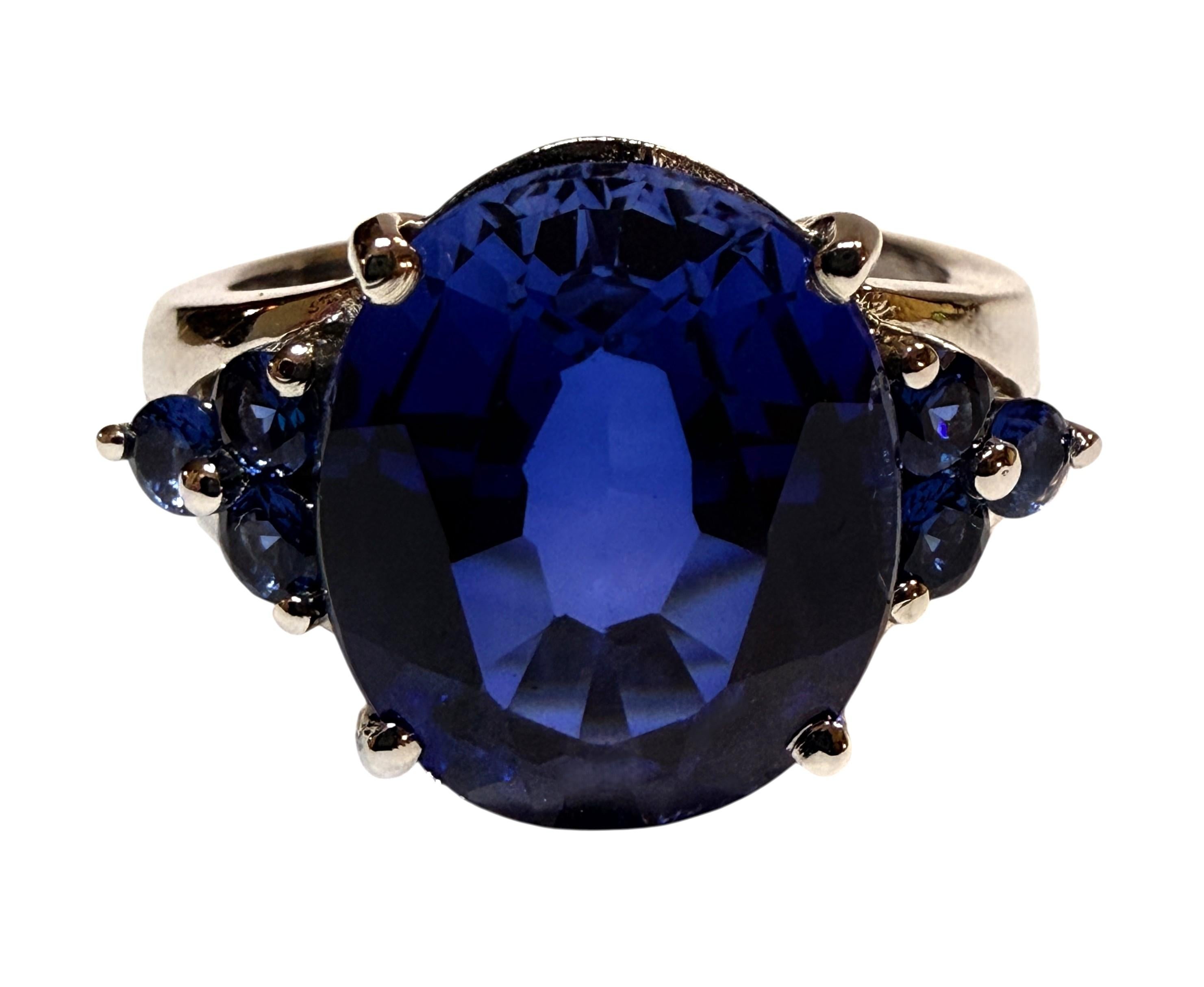 Art Déco Nuovo anello in argento sterling con zaffiro blu ovale e taglio diamante da 8.70 carati in vendita