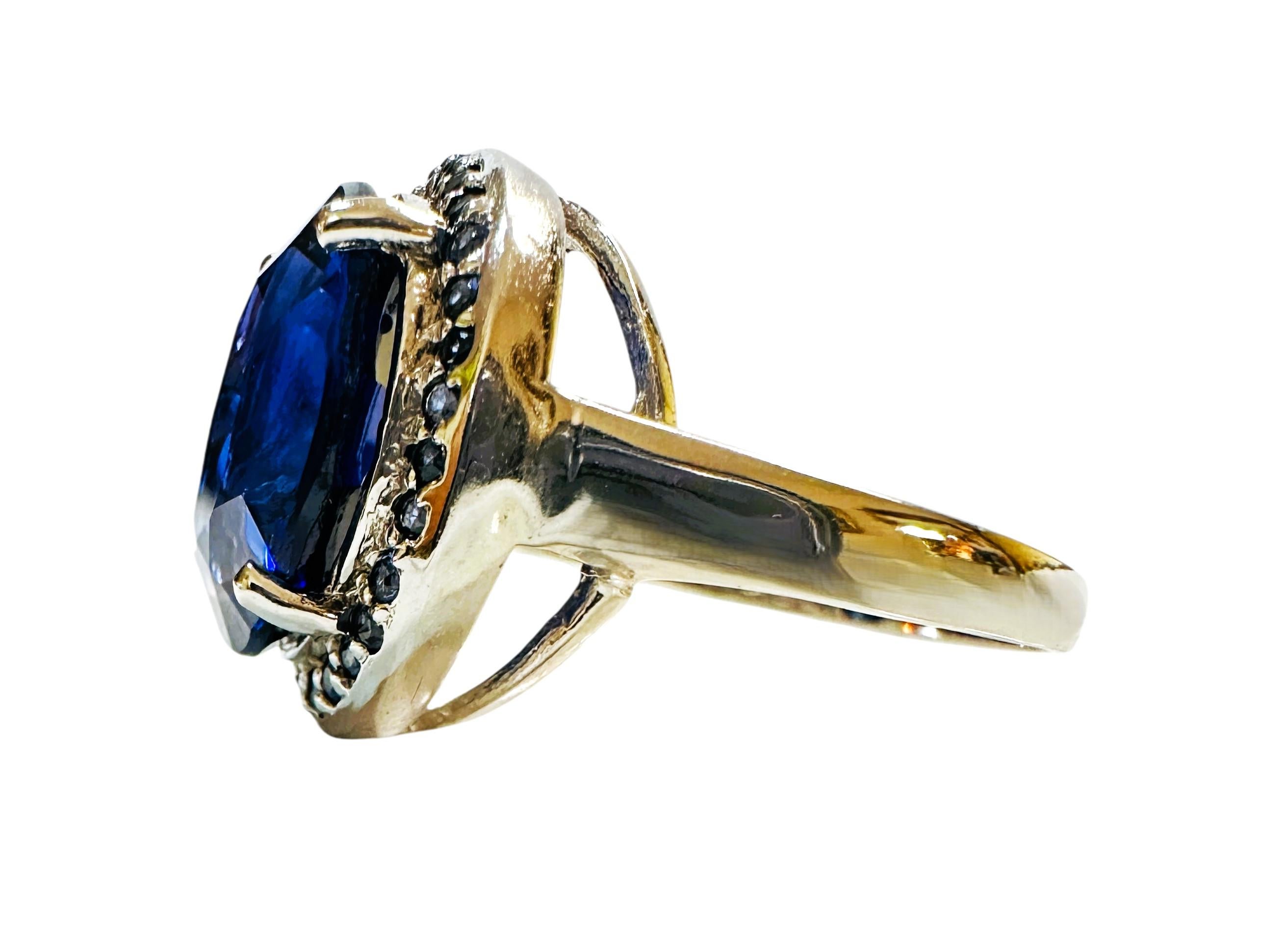 Art Deco New 8.90 Carat Oval & Diamond Cut Blue Sapphire Sterling Silver Ring For Sale