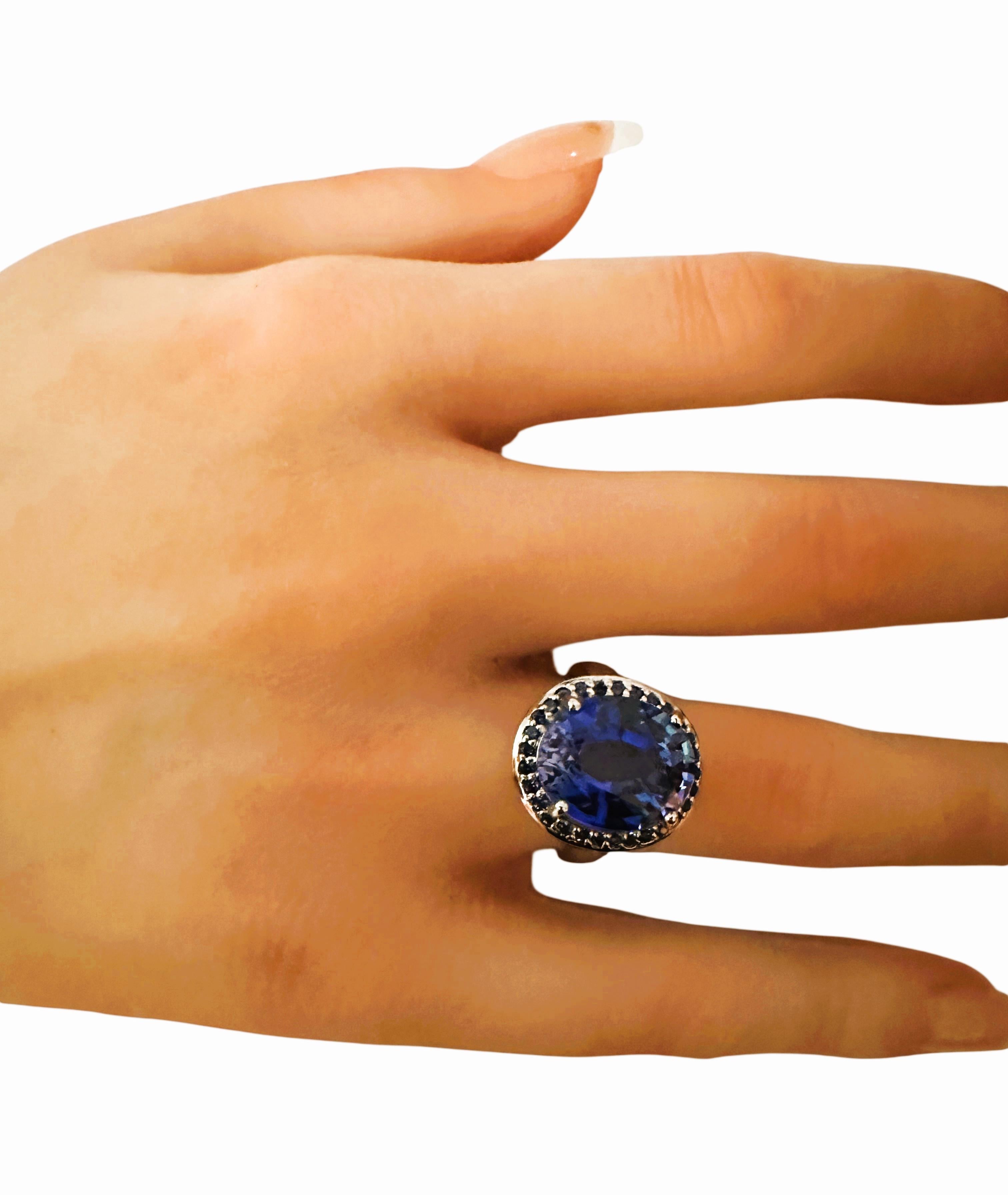 New 8.90 Carat Oval & Diamond Cut Blue Sapphire Sterling Silver Ring For Sale 2