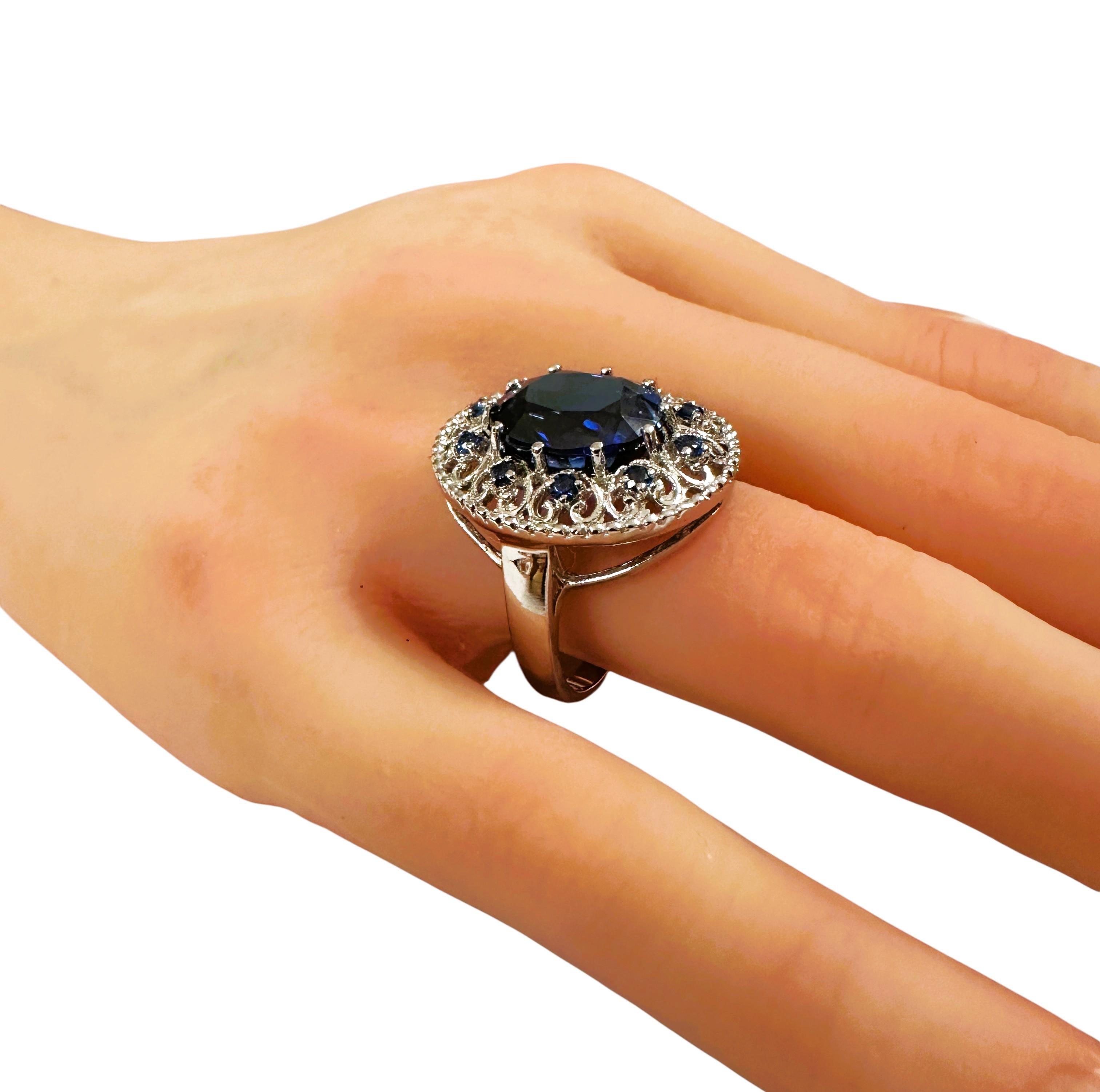 Neu 9,12 Karat Oval & Diamantschliff Blauer Saphir Sterling Silber Ring (Art déco)