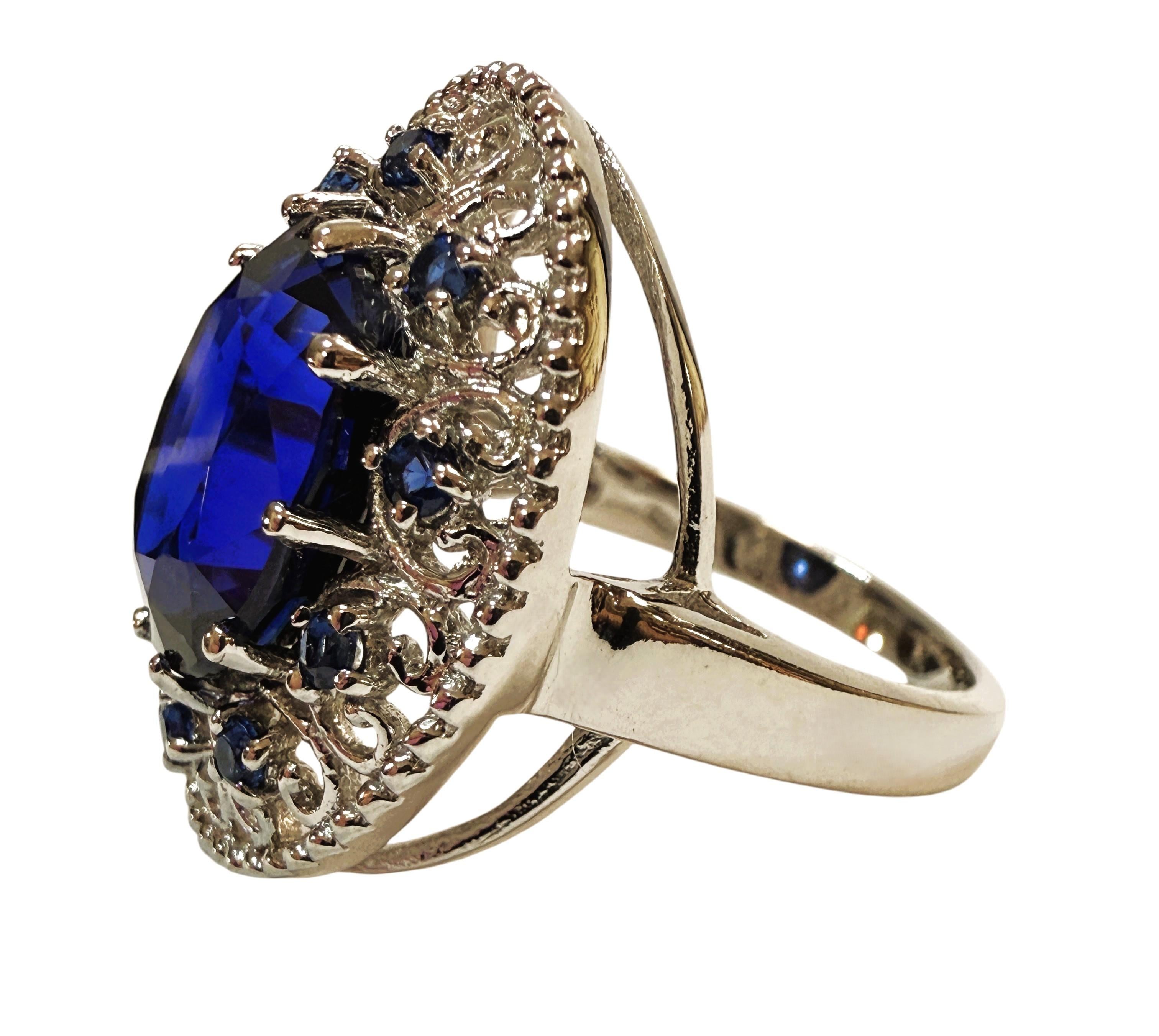 Neu 9,12 Karat Oval & Diamantschliff Blauer Saphir Sterling Silber Ring im Zustand „Neu“ in Eagan, MN