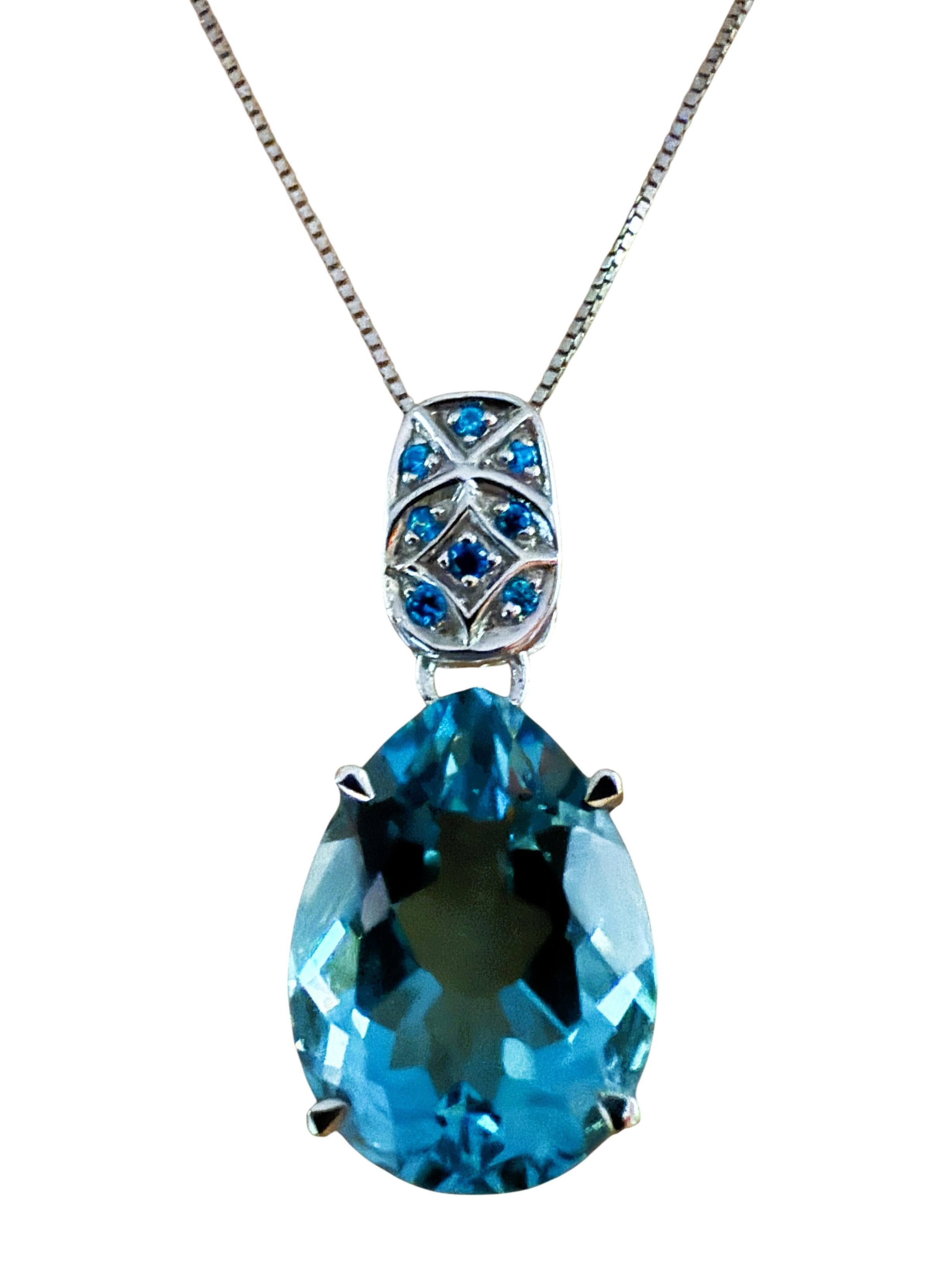 New 9.20 Carat Aquamarine & Diamond Cut Sapphire Sterling Pendant Necklace In condizioni Nuovo a Eagan, MN