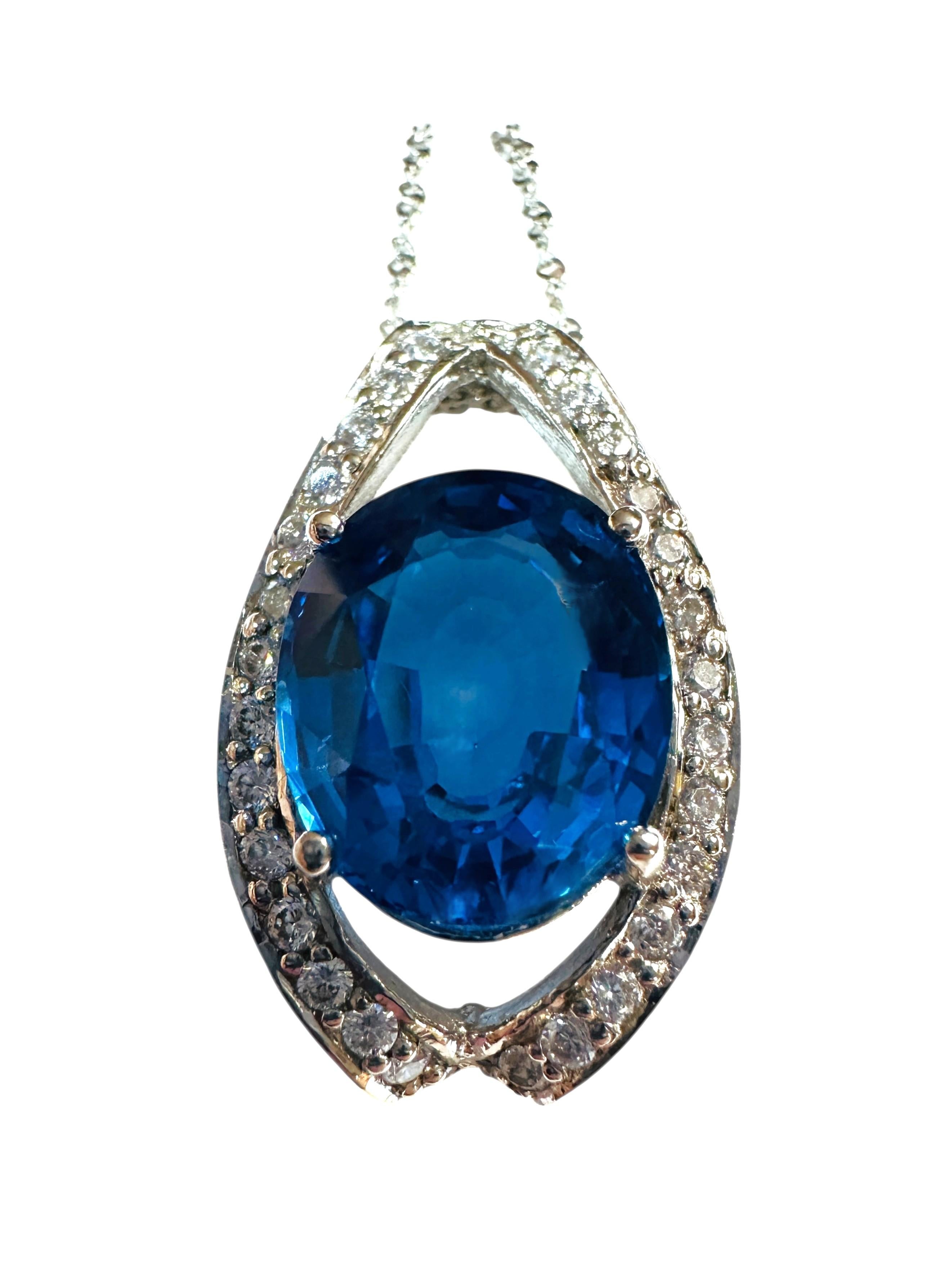 Art Déco Nuovo ciondolo in argento sterling da 9,60 carati con topazio blu e zaffiro tagliato a diamante in vendita
