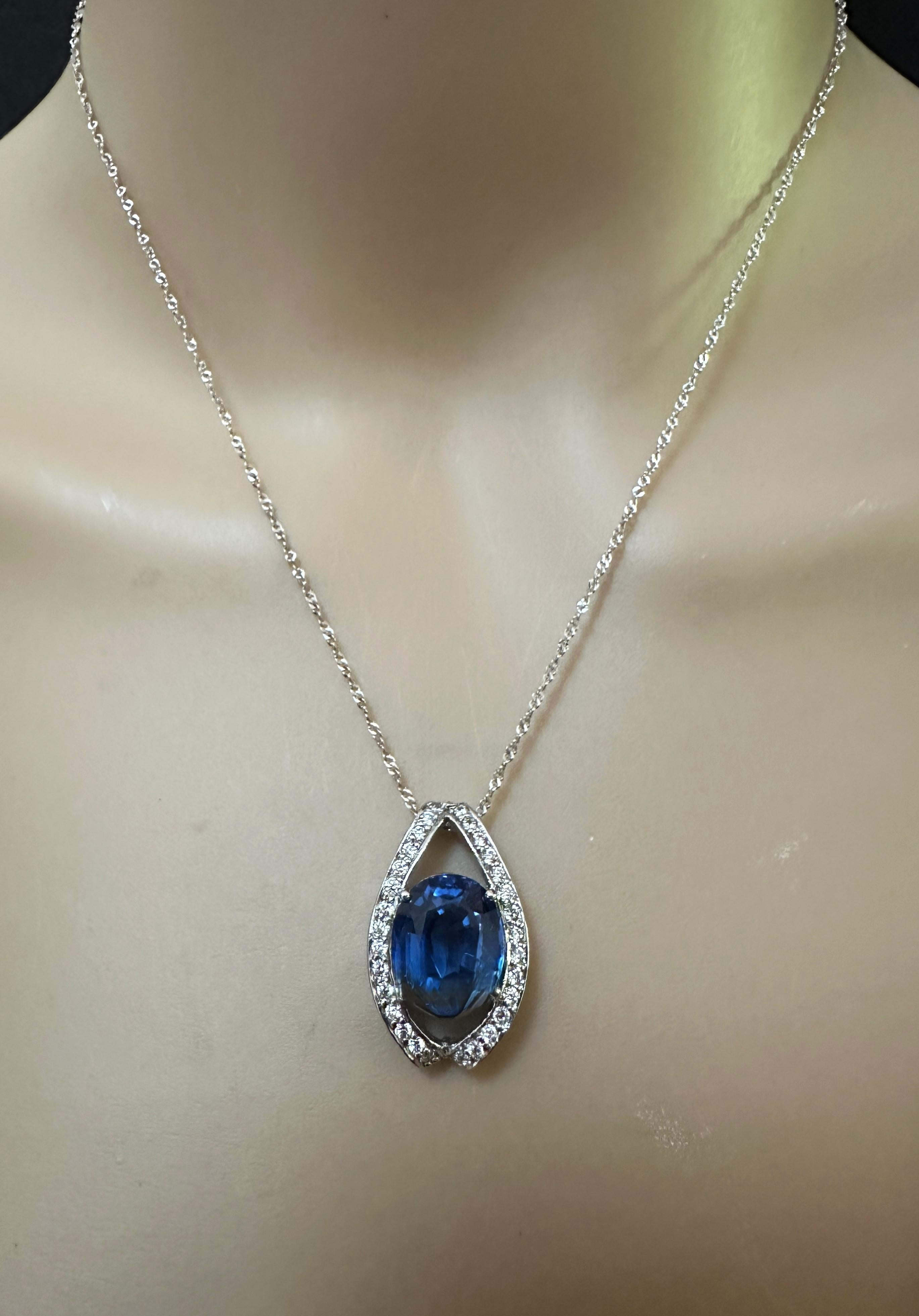 Donna Nuovo ciondolo in argento sterling da 9,60 carati con topazio blu e zaffiro tagliato a diamante in vendita