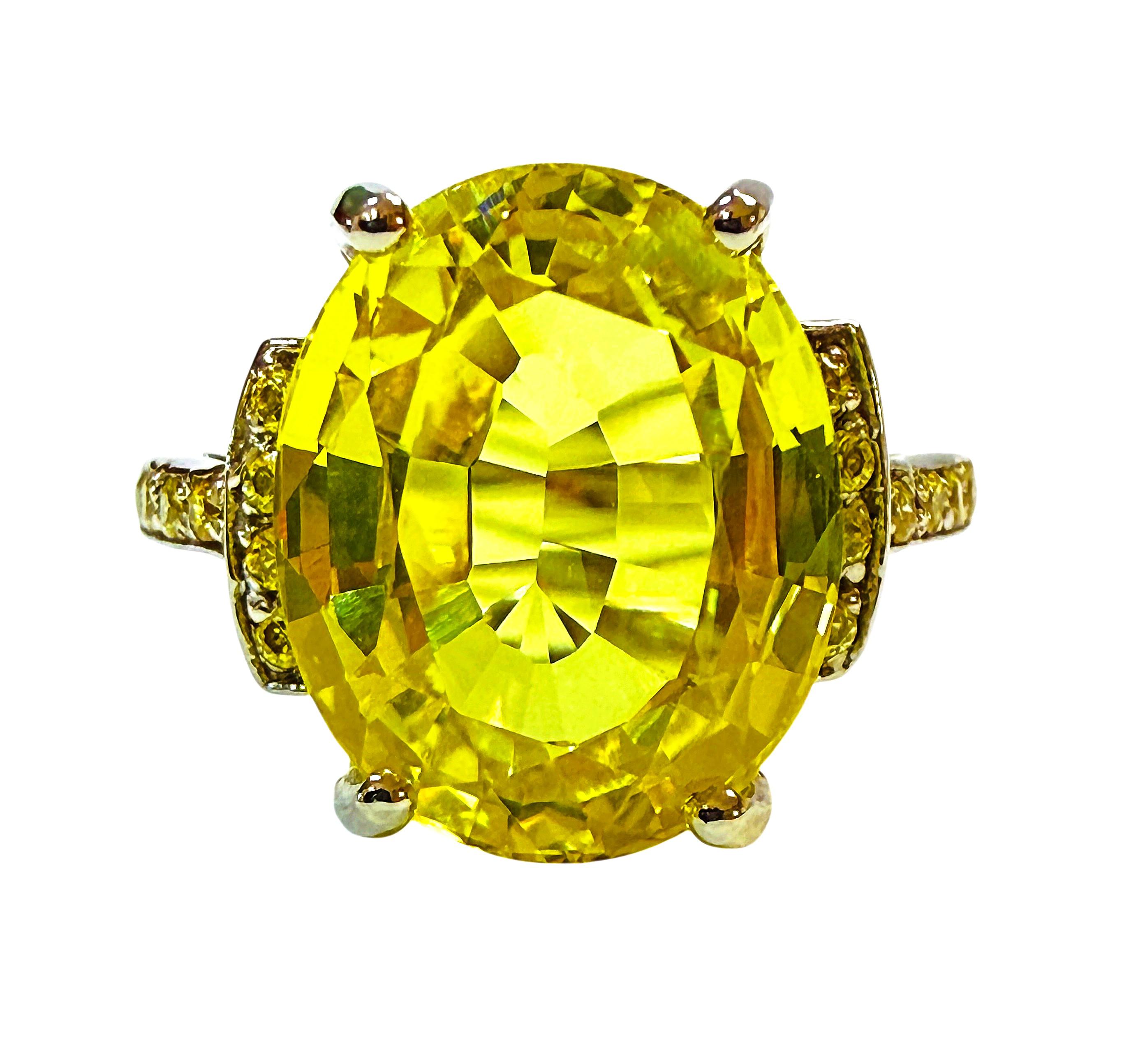 Was für ein wunderschöner Ring!  Der Stein stammt aus Afrika und hat einen schönen gelben Farbton.  Der Ring hat die Größe 6,5.   Der Stein ist oval geschliffen und hat 9.70 Karat.  Er misst 13 x 10,6 mm und wird von schönen gelben Saphiren im