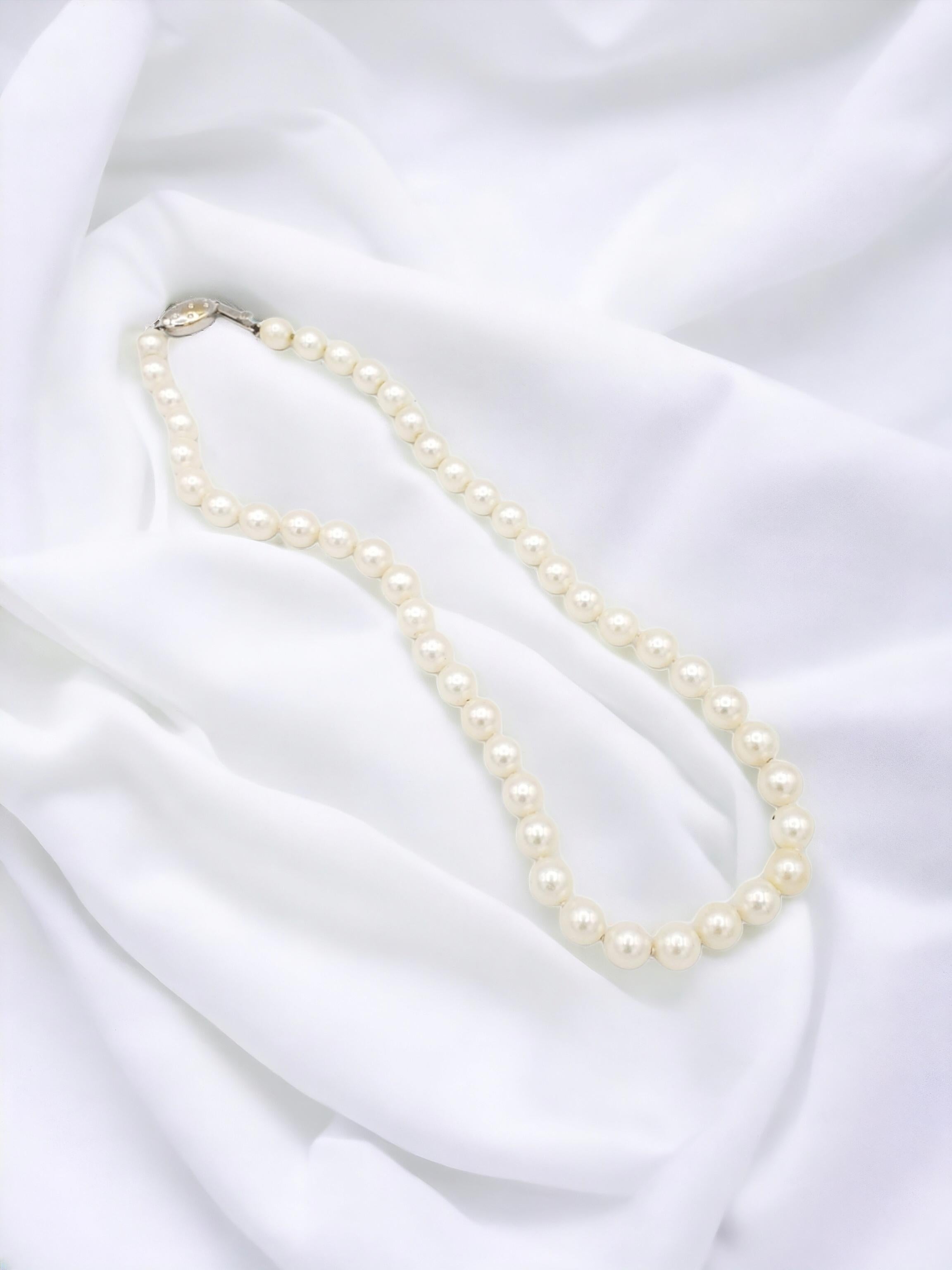 AAA+ Qualität Japanische Akoya Salz-Wasser-Halskette mit weißen Perlen im Angebot 5