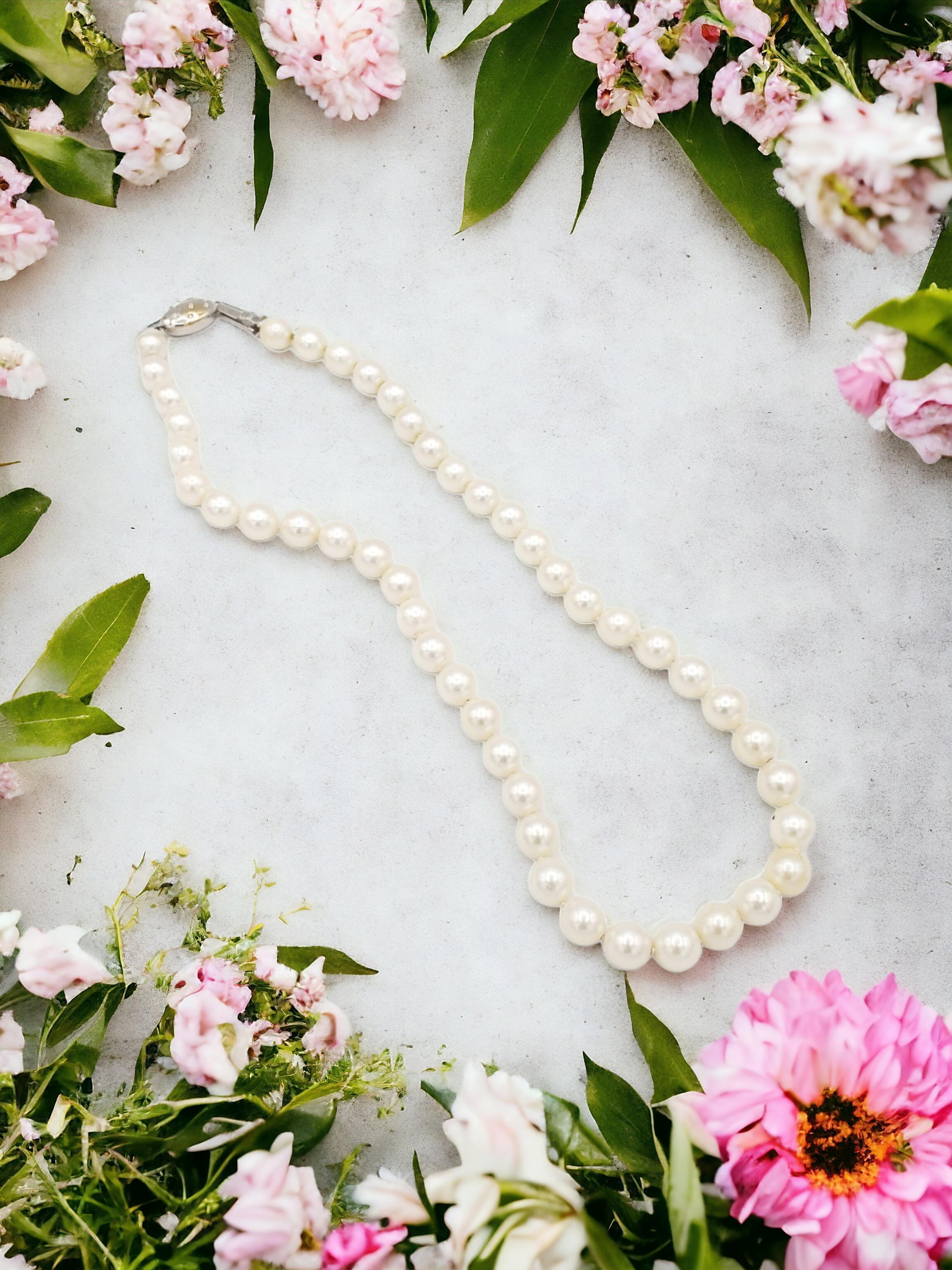 AAA+ Qualität Japanische Akoya Salz-Wasser-Halskette mit weißen Perlen im Angebot 14