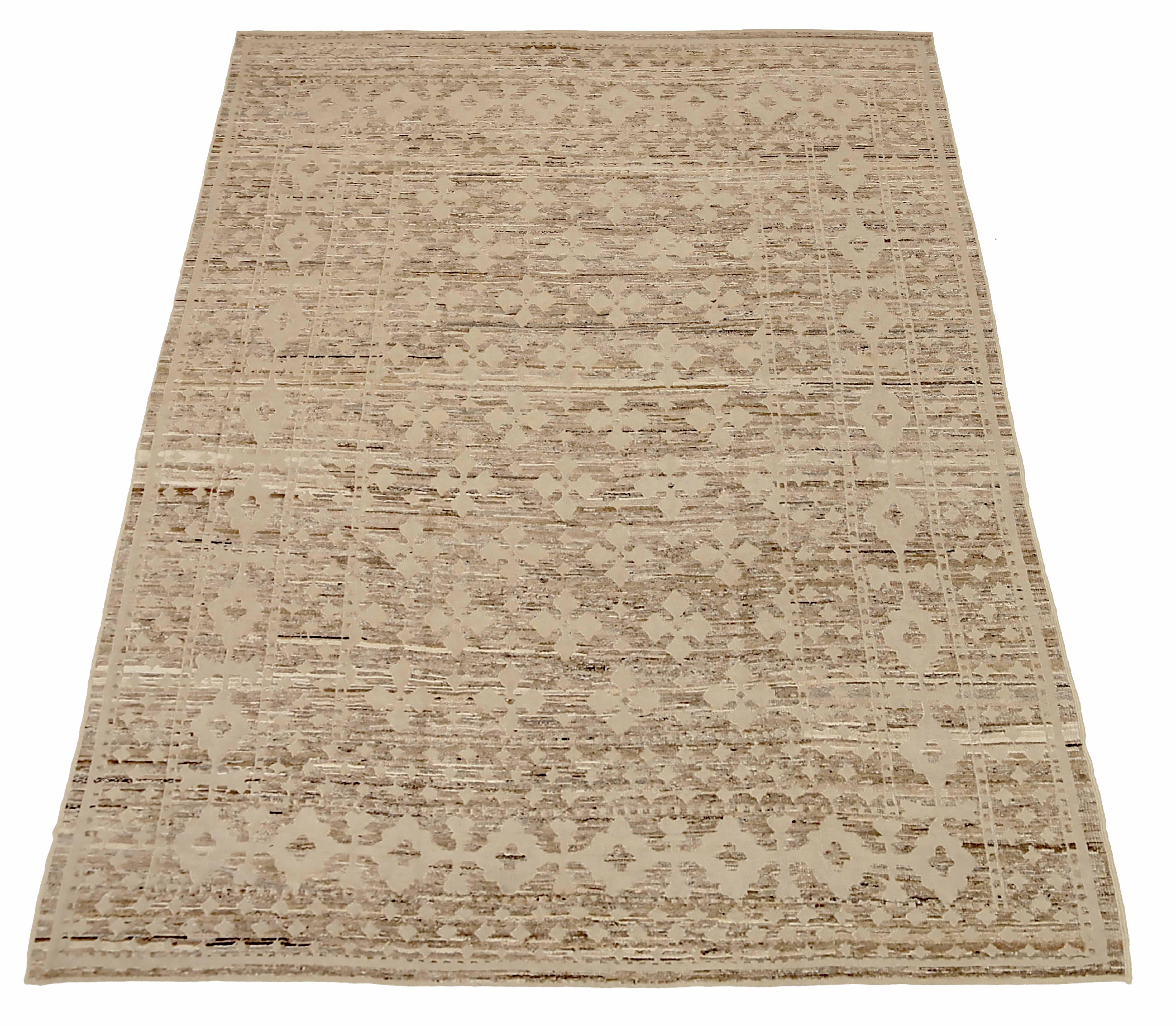Nueva alfombra afgana tejida a mano con la mejor lana de oveja. Está coloreado con tintes vegetales totalmente naturales que son seguros para humanos y mascotas. Es un diseño tradicional marroquí tejido a mano por expertos artesanos. Es una alfombra