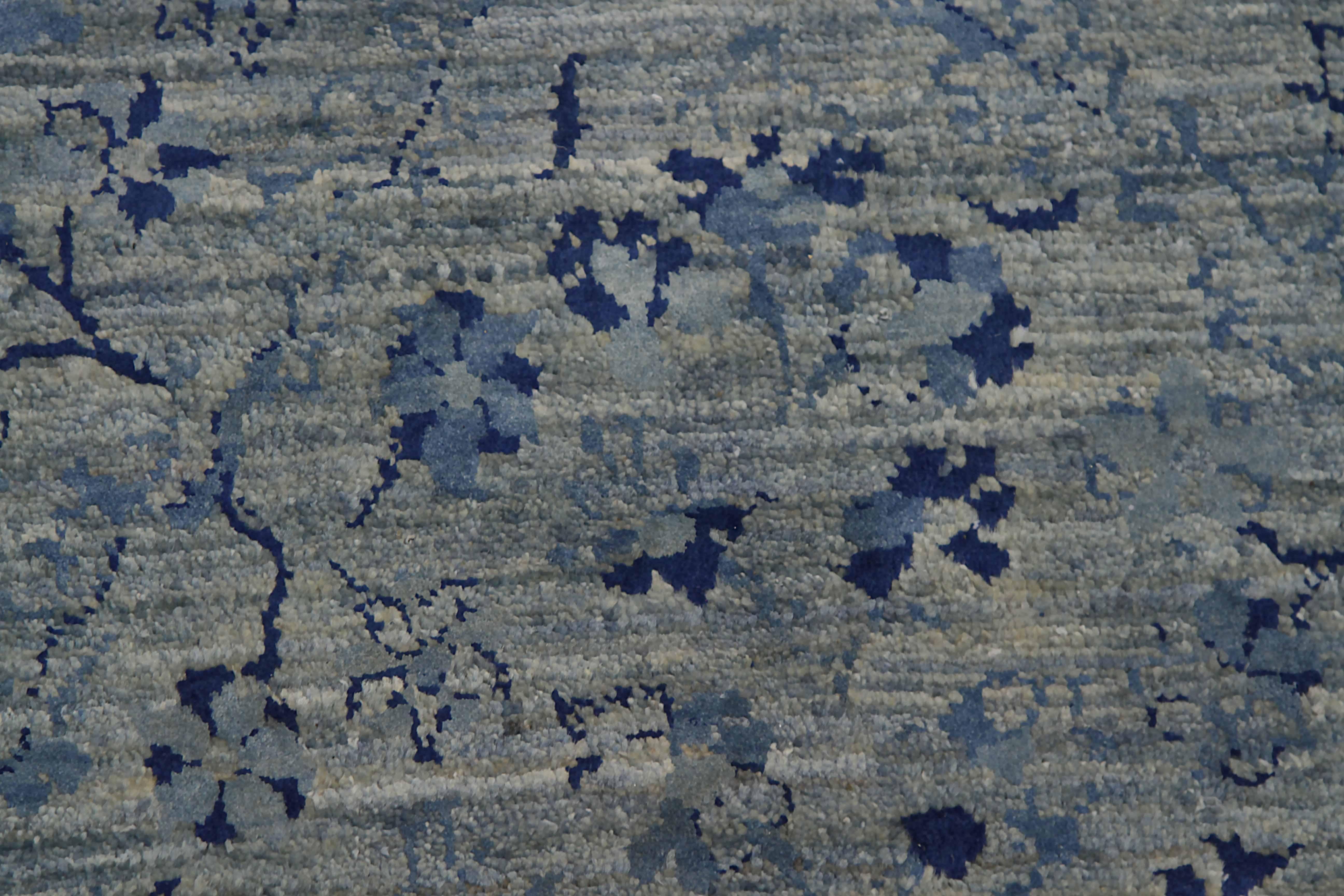 Tissé à la main Tapis neuf de la région afghane design transitionnel en vente