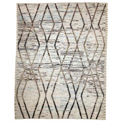 Nouveau tapis afghan de style marocain avec détails tribaux noirs et bruns sur fond ivoire