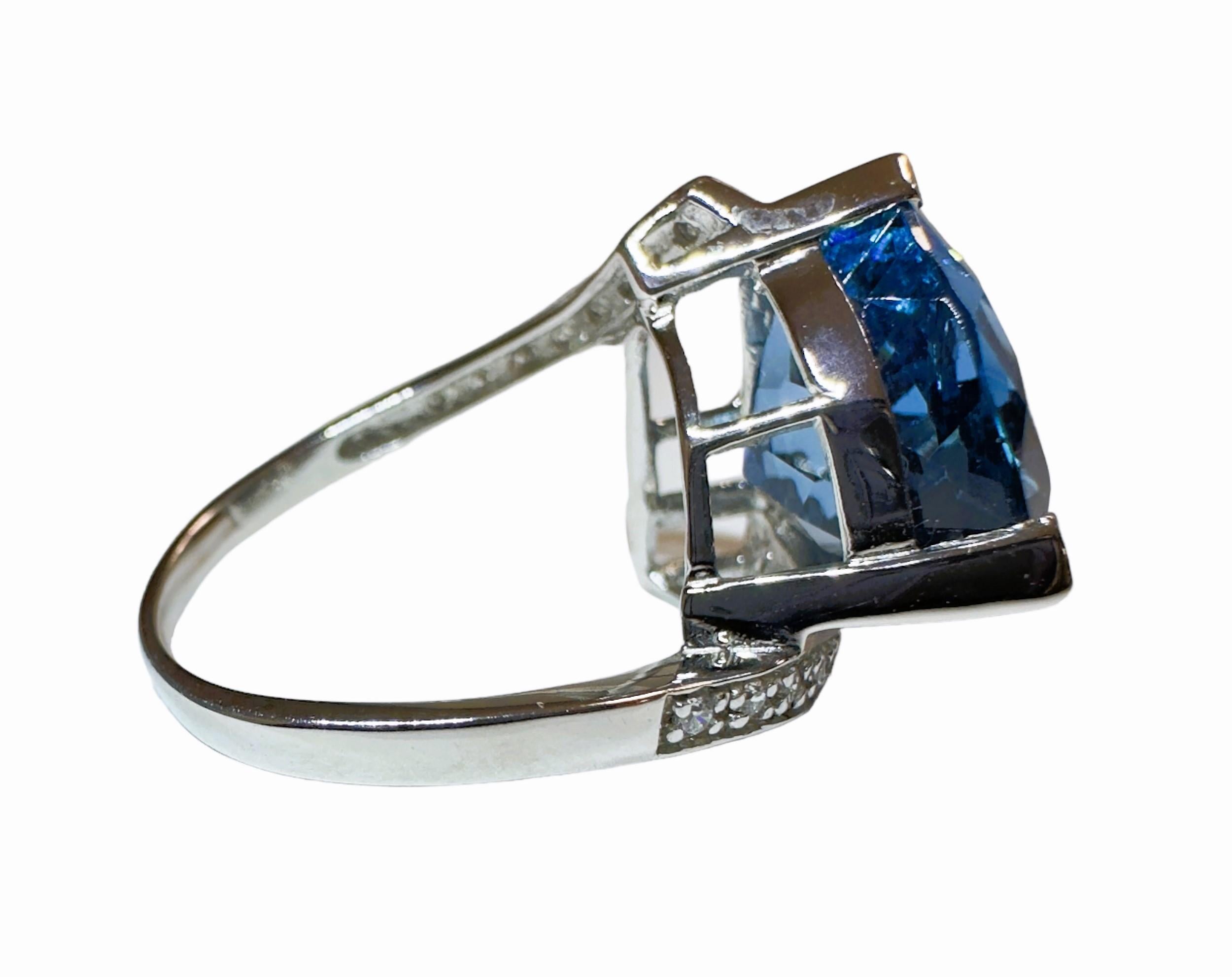 New African 10.6 Ct Swiss Blue Topaz & White Sapphire Sterling Ring In New Condition For Sale In Eagan, MN