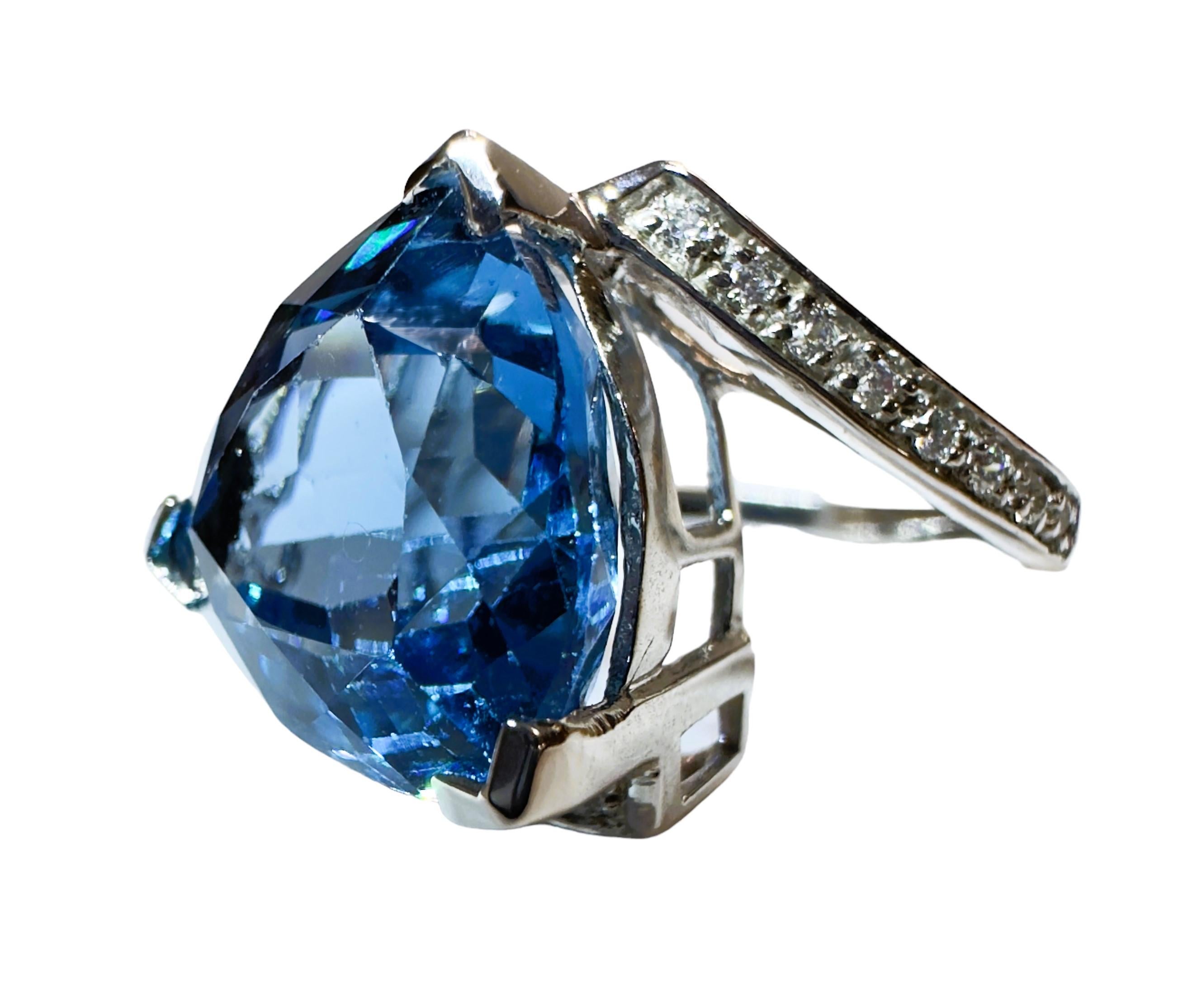 Women's New African 10.6 Ct Swiss Blue Topaz & White Sapphire Sterling Ring For Sale