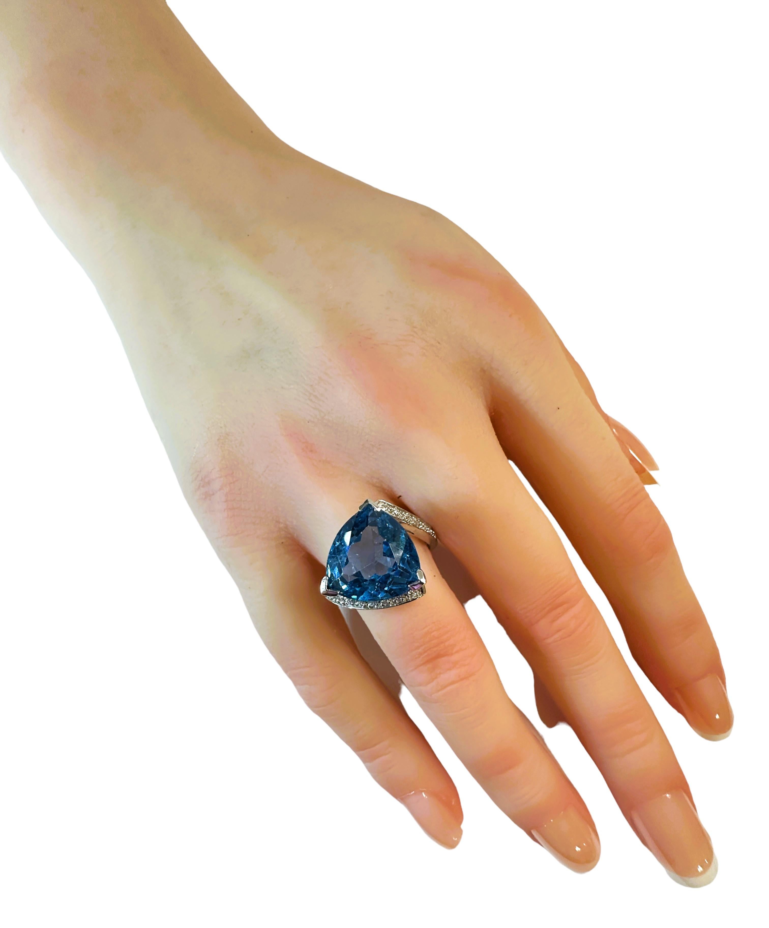 New African 10.6 Ct Swiss Blue Topaz & White Sapphire Sterling Ring For Sale 1